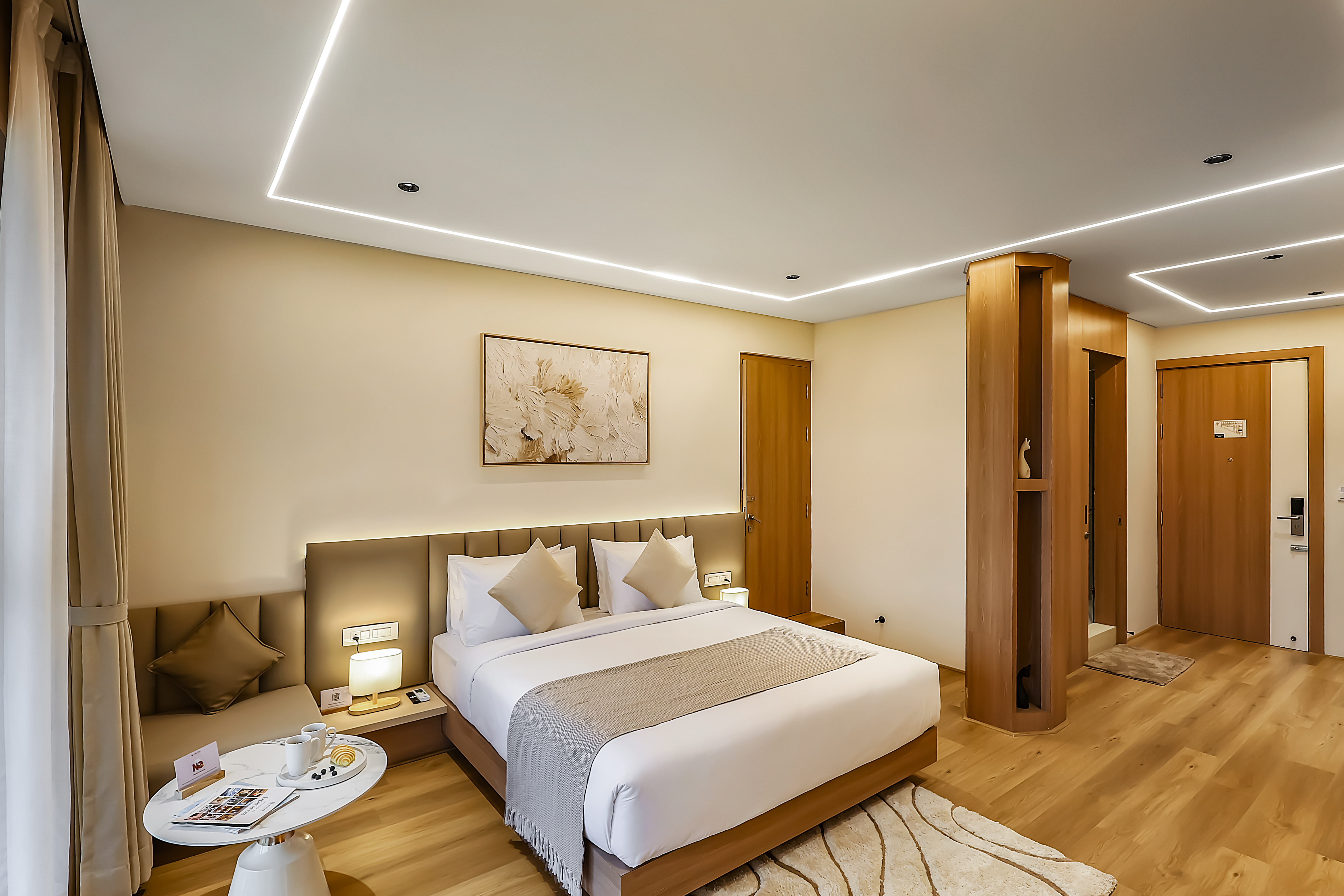 Premium Room with Balcony in a Business Hotel in Chikkajala, Close to Major Restaurants, Bars & Clubs — photo 6