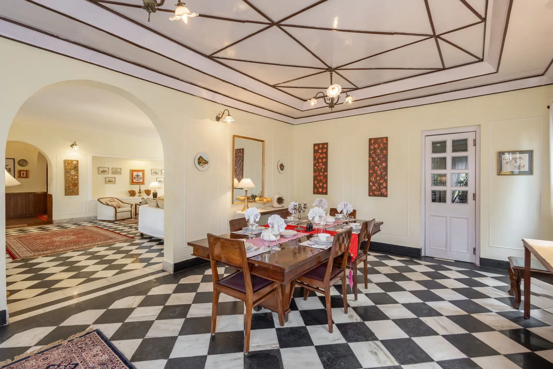 Chalet Vie Villa, Kasauli - Dining