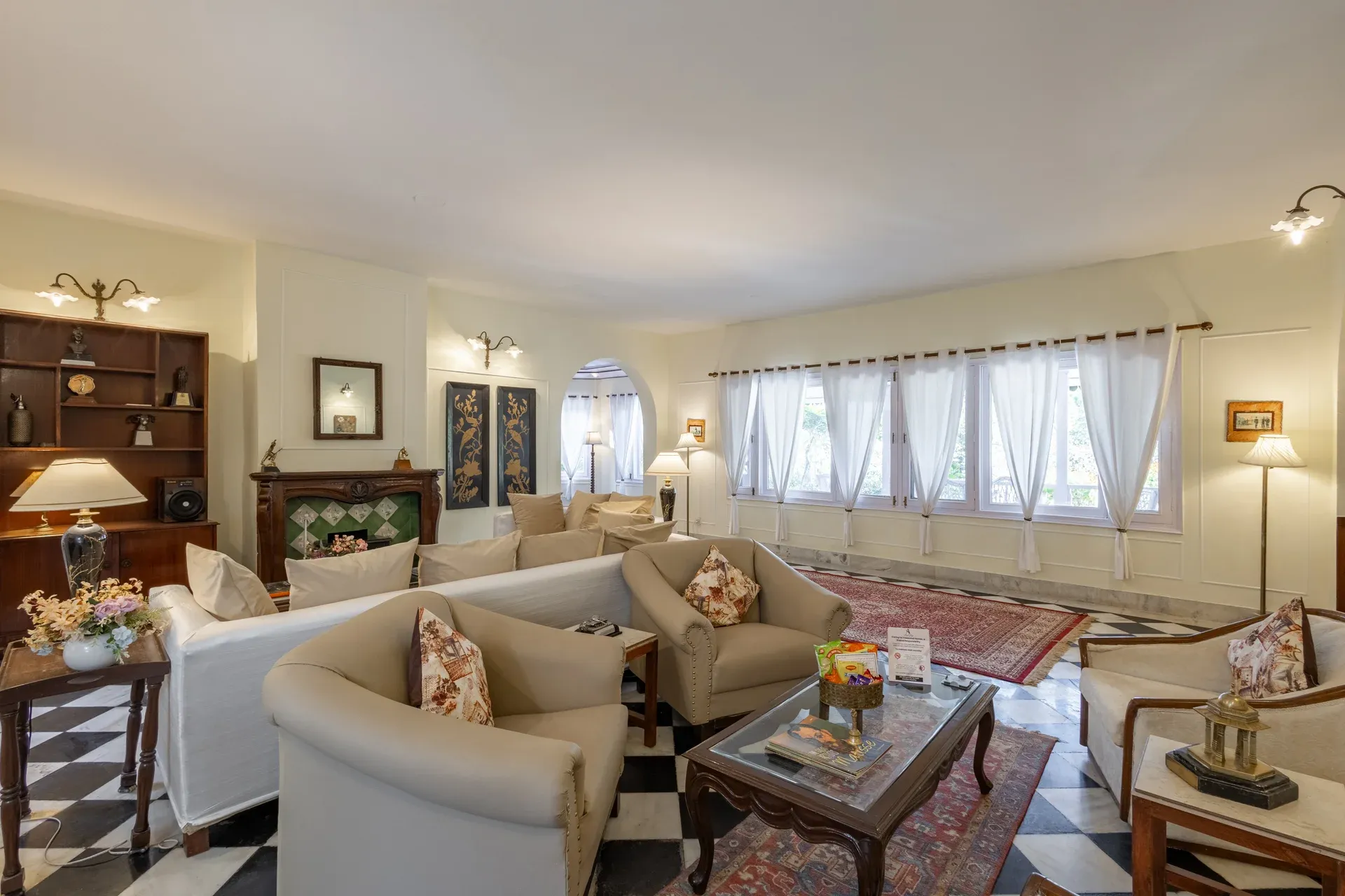 Chalet Vie Villa, Kasauli - Living Room