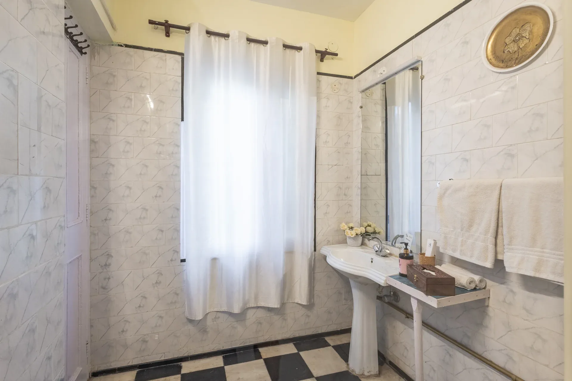 Chalet Vie Villa, Kasauli - Bathroom