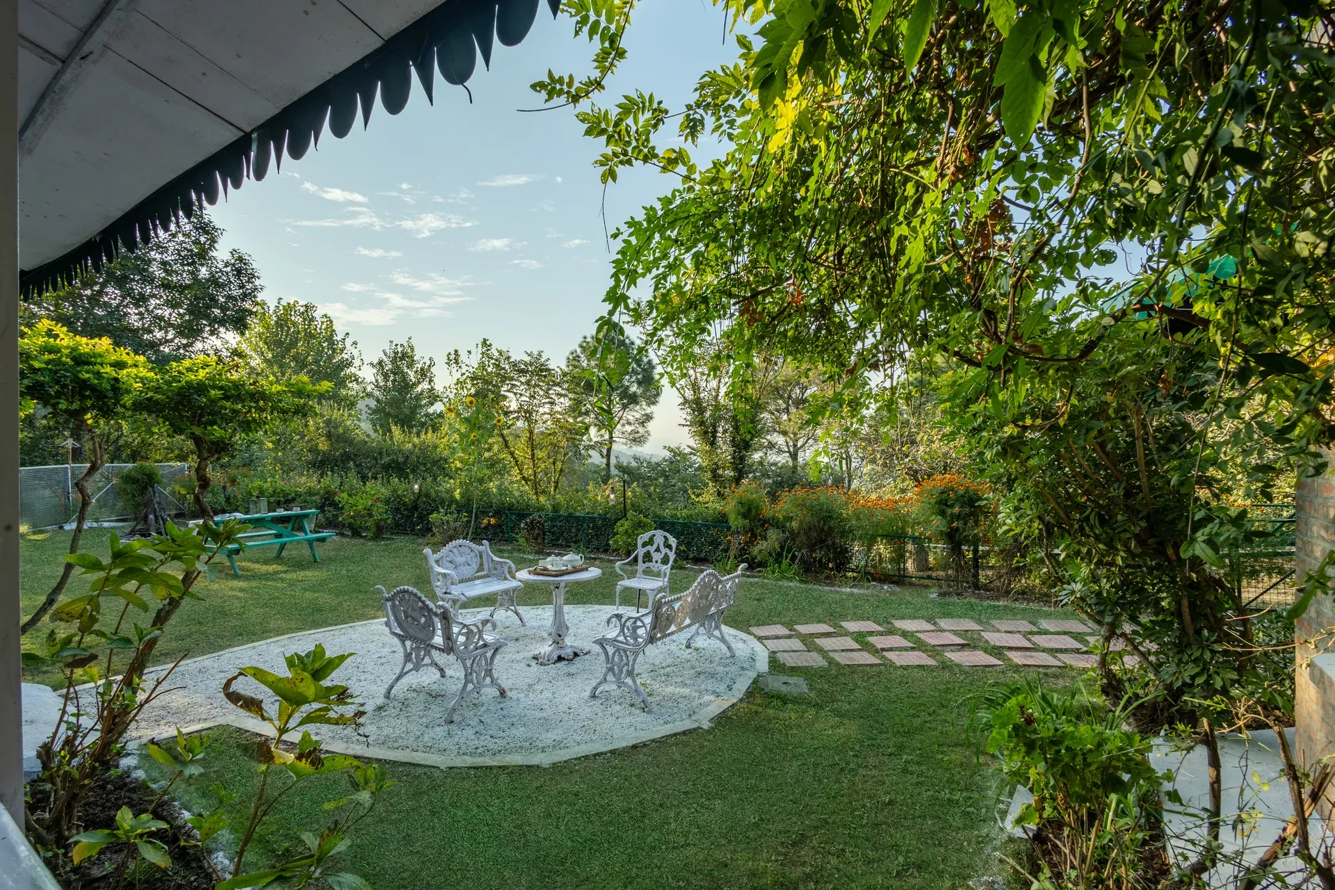 Chalet Vie Villa, Kasauli - Garden
