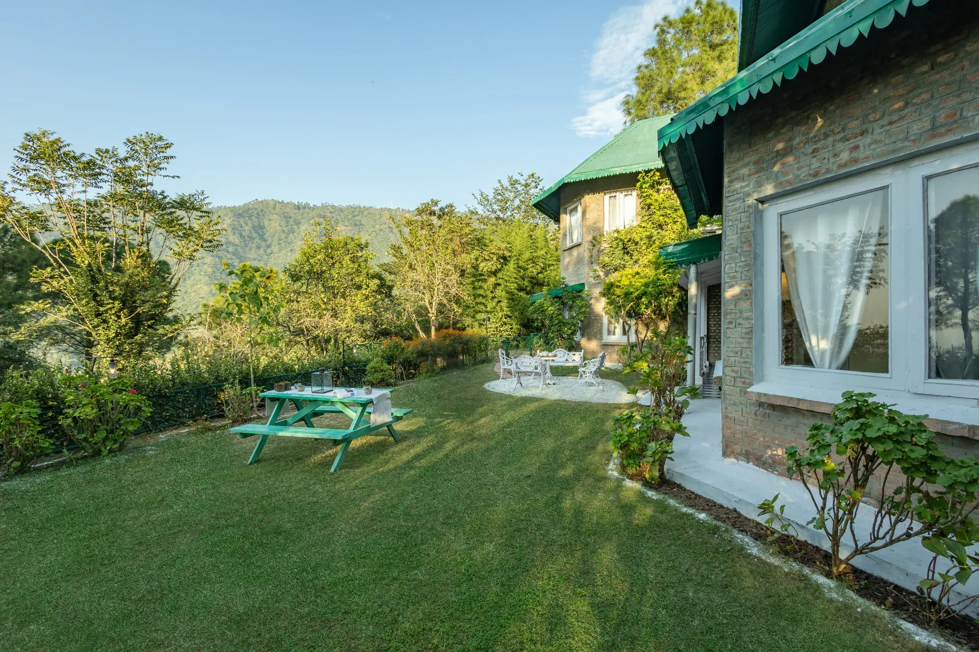 Chalet Vie Villa, Kasauli - Garden