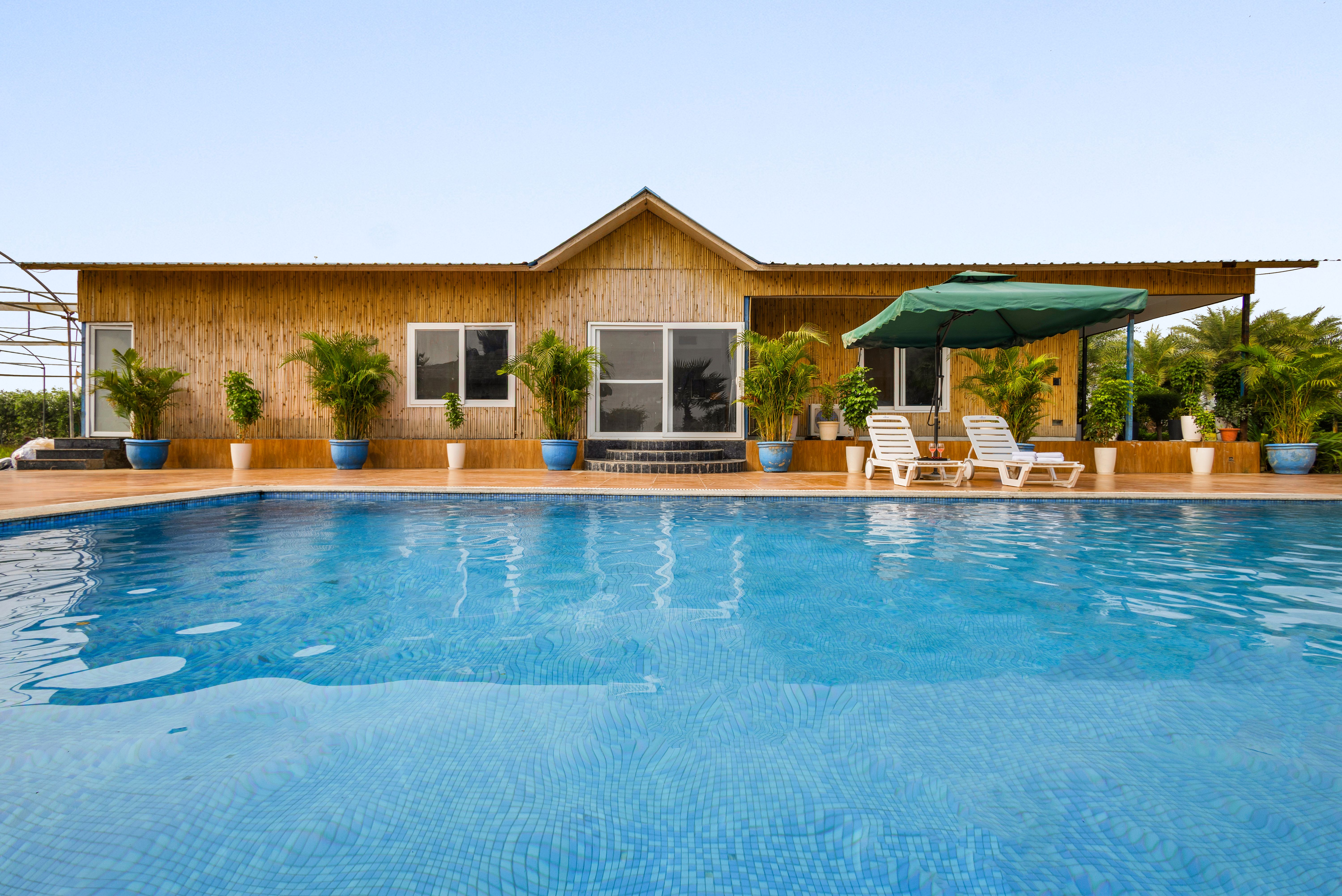 Swimming pool