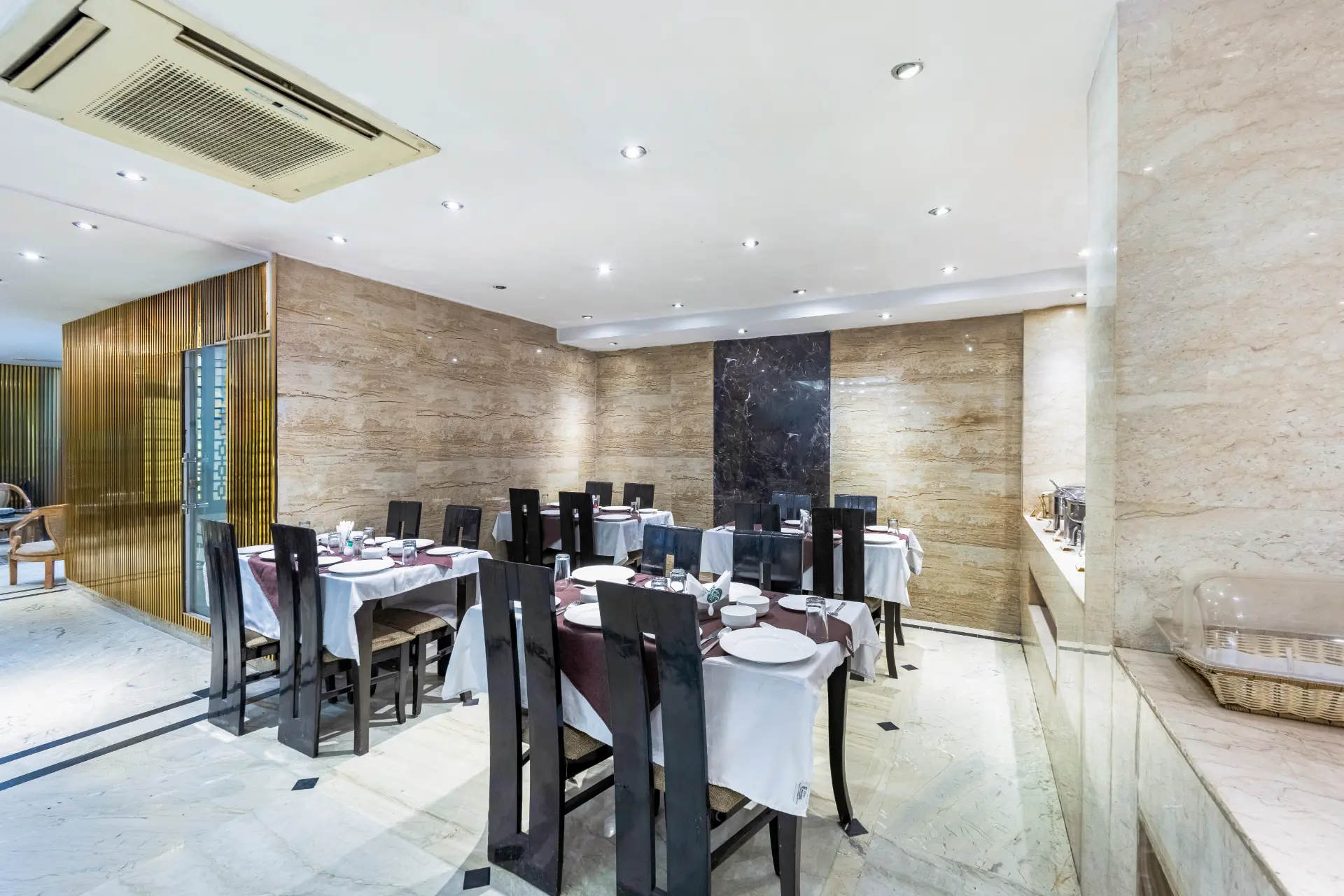 Emperor Palms | Executive | Restaurant | Lift - Image 4