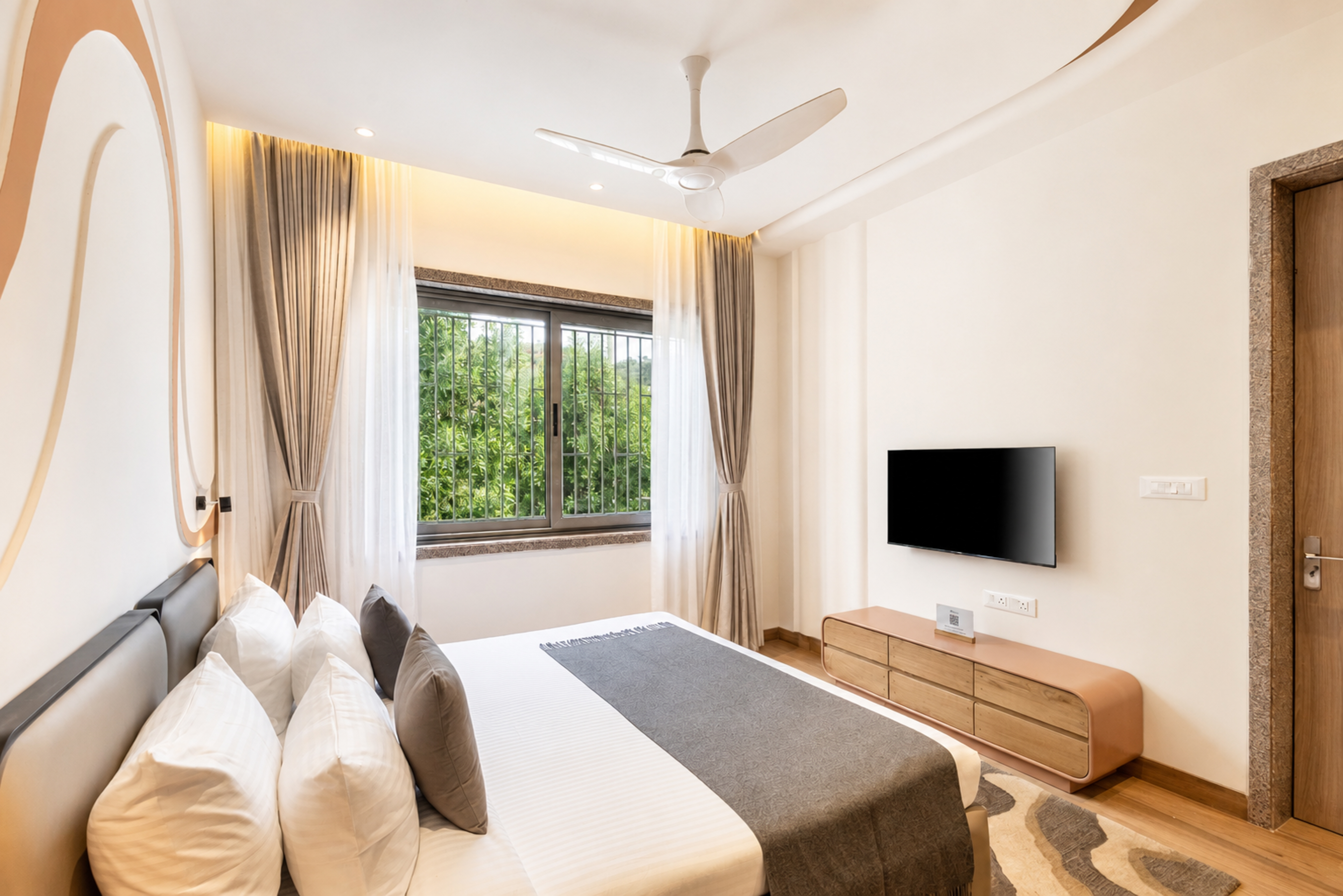 4 BHK Villa with Private Pool, Garden Sit-Out & Aravalli Hill Views — photo 12