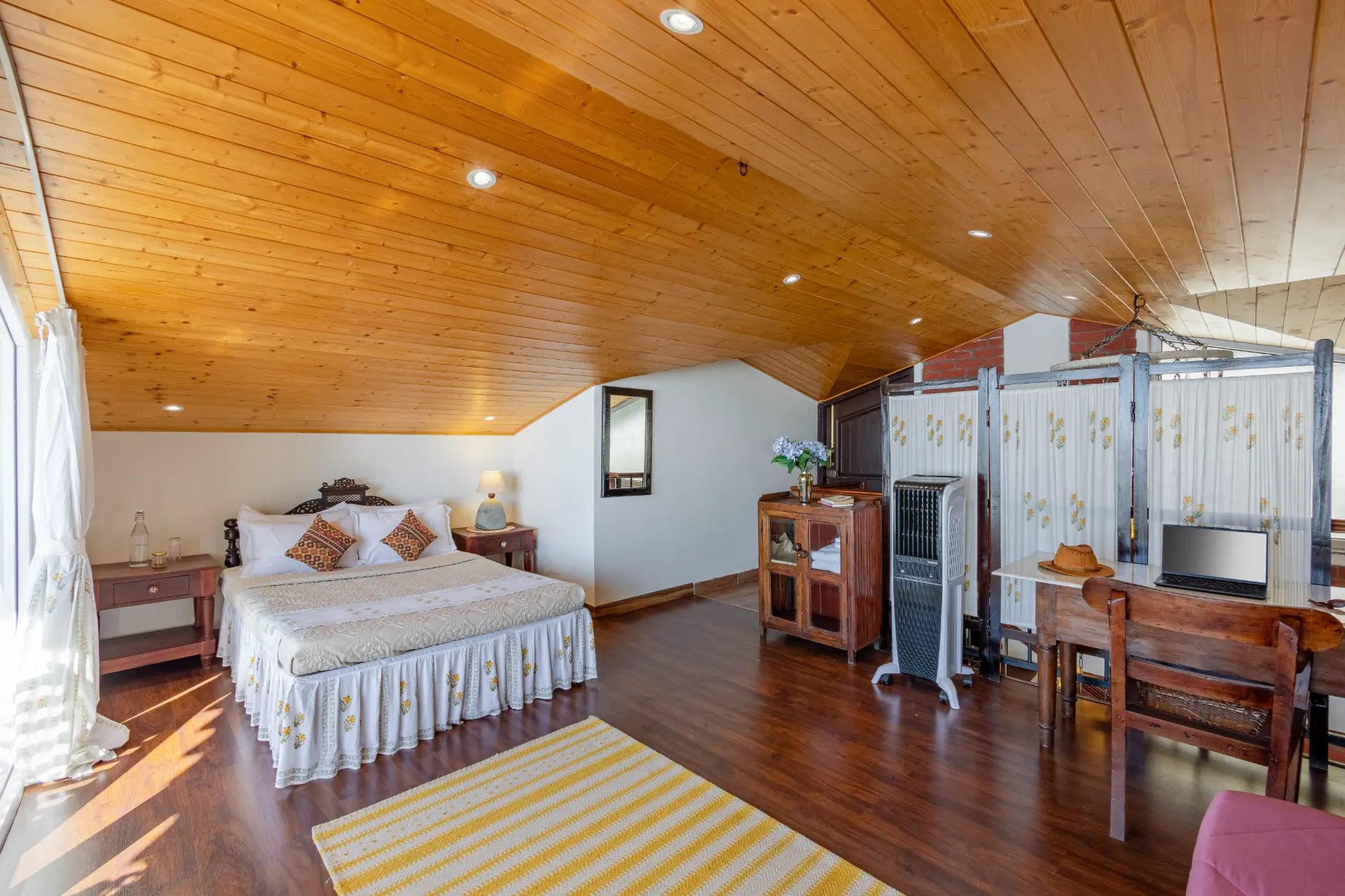 Cliff Side Villa | 3-BHK + Attic | Garden | Gazebo | Balconies | Scenic Views