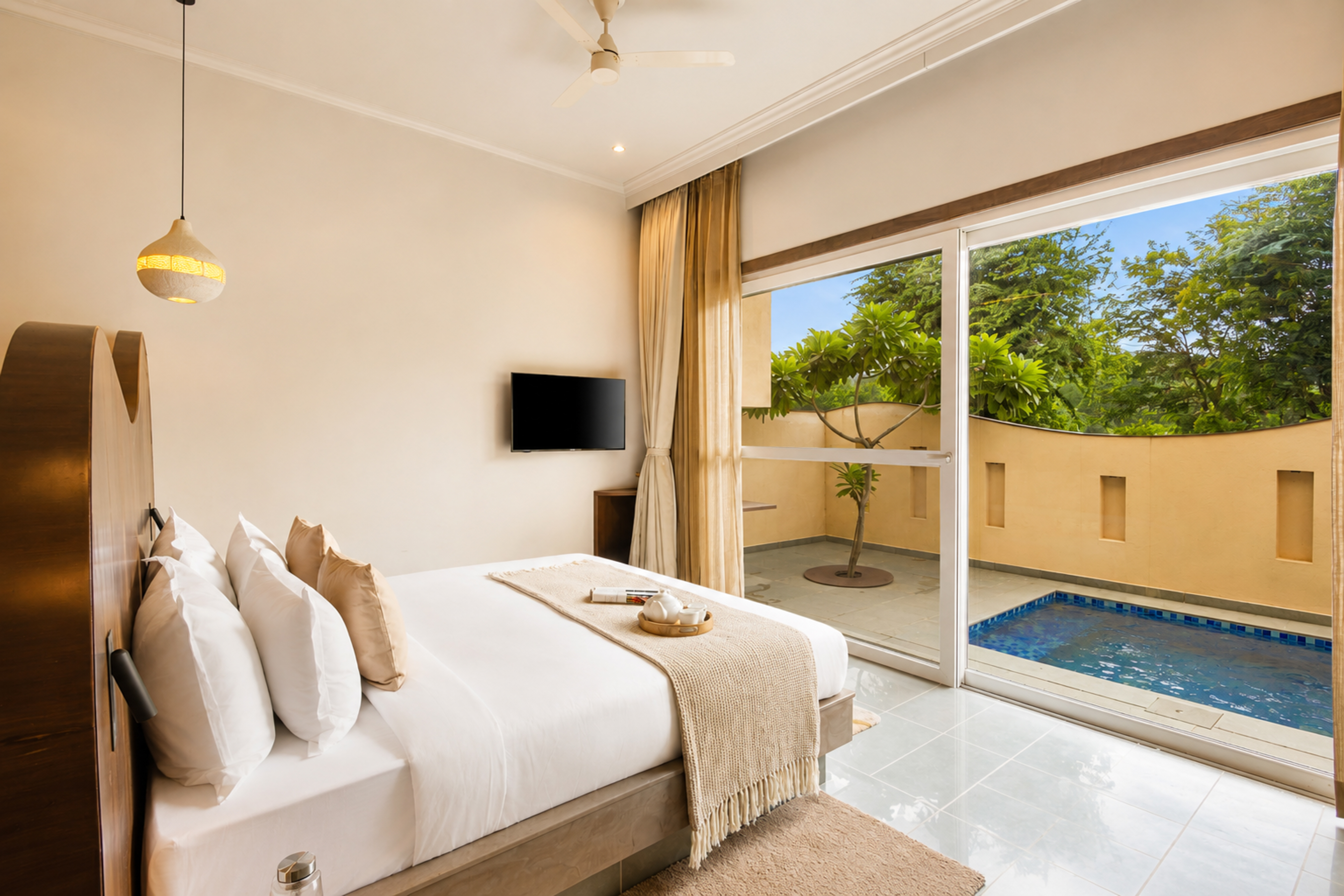 Pet-Friendly 1 room suite in a resort with pool and Aravalli Hills view — photo 14