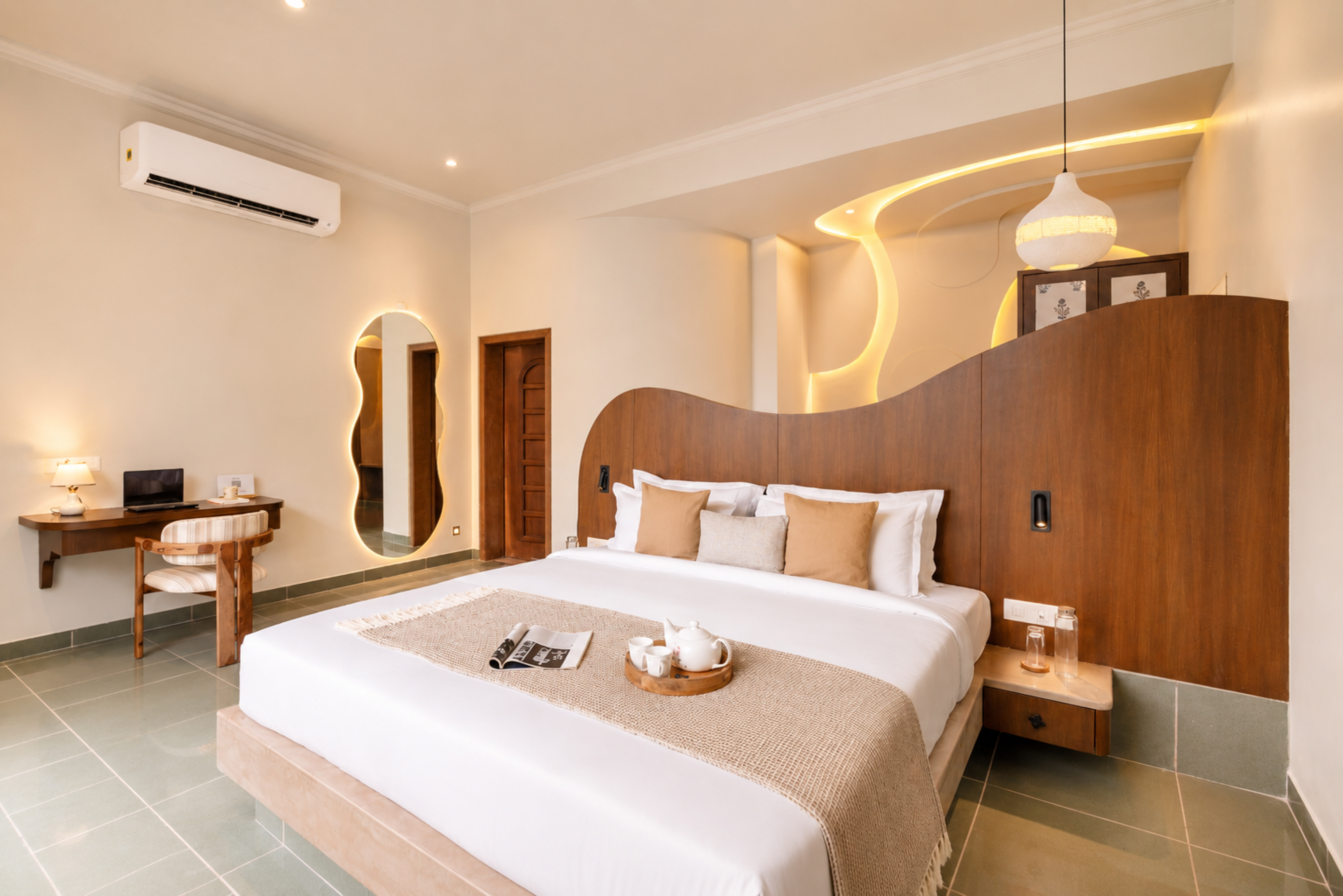 Pet-Friendly 1 room suite in a resort with pool and Aravalli Hills view — photo 13