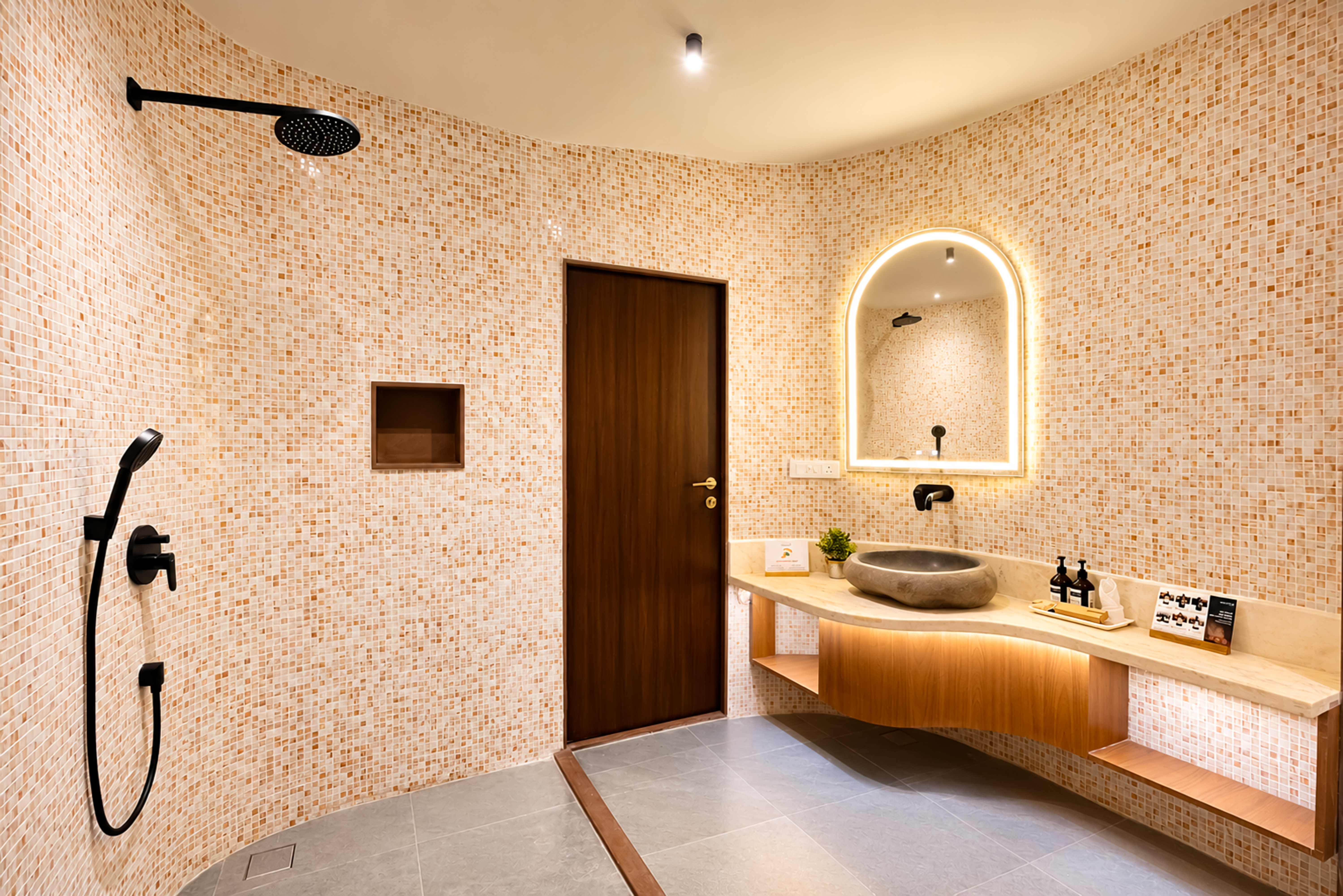 Pet-Friendly 1-Room Hotel Suite with Aravalli Hill Views — photo 10