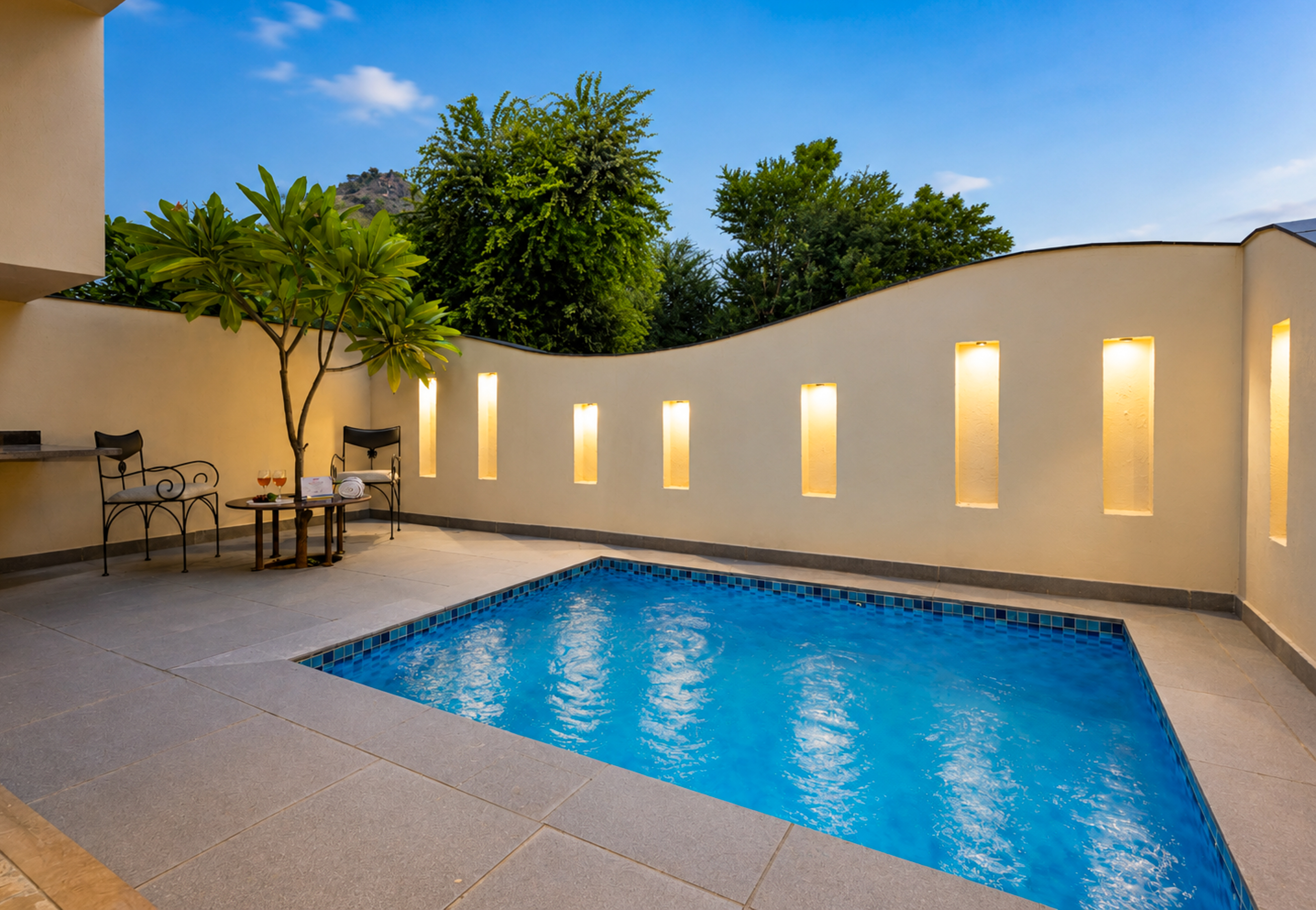 Pet-Friendly 1 room suite in a resort with pool and Aravalli Hills view — photo 12