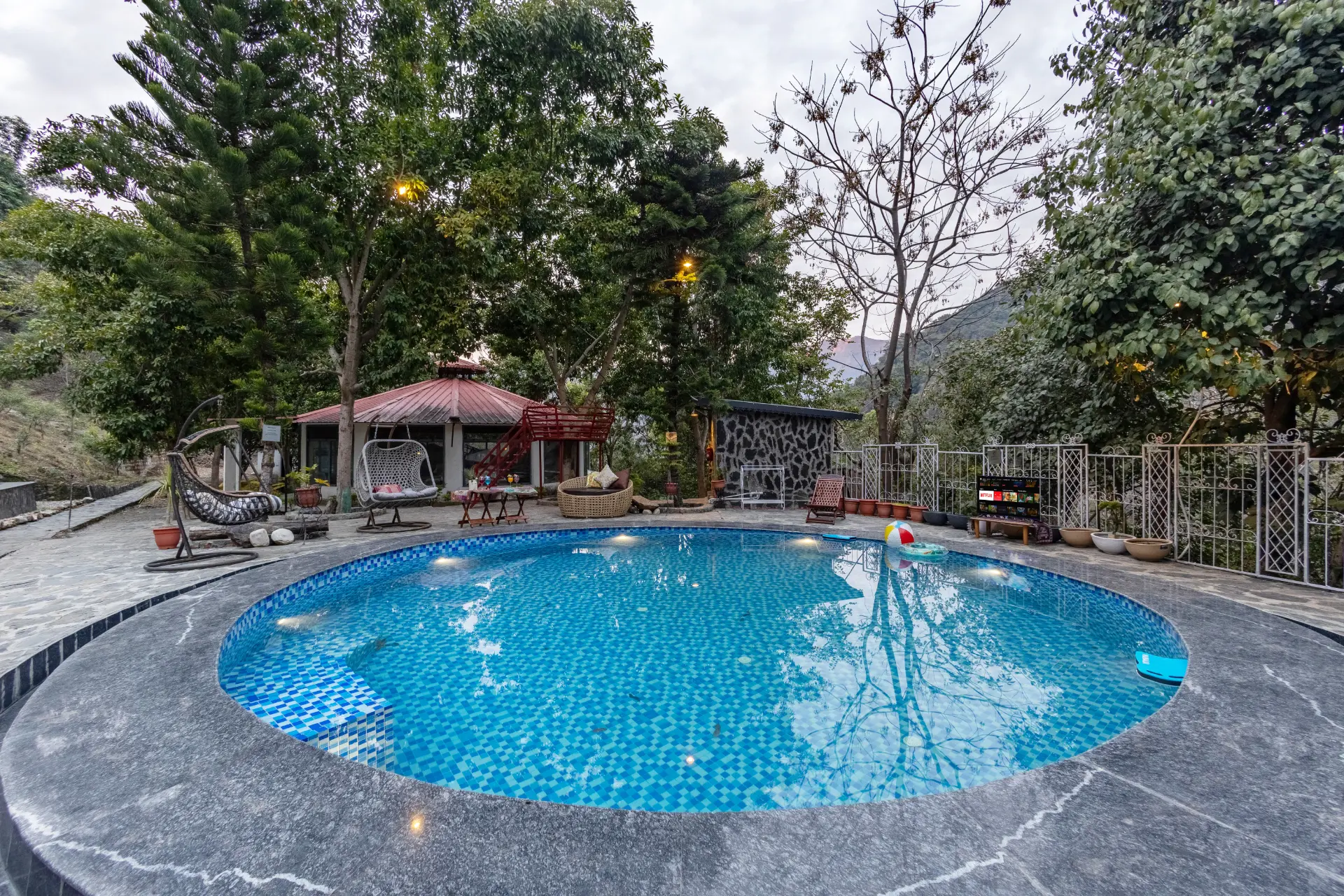 Zephyr Stoneva, Mussoorie - Swimming Pool
