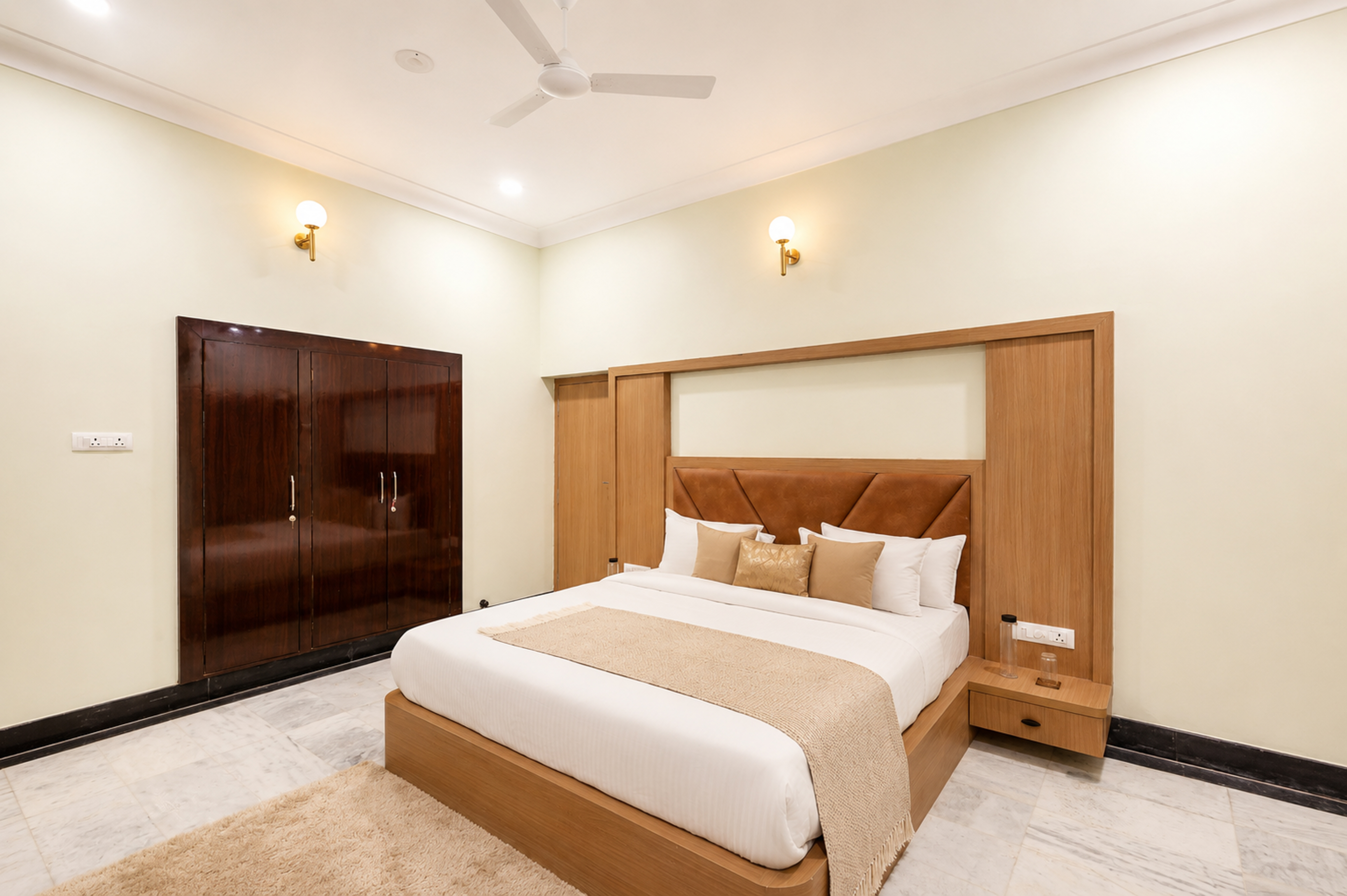 3-BHK Retreat with Bathtub, Private Pool & Garden near Karni Mata Temple — photo 11