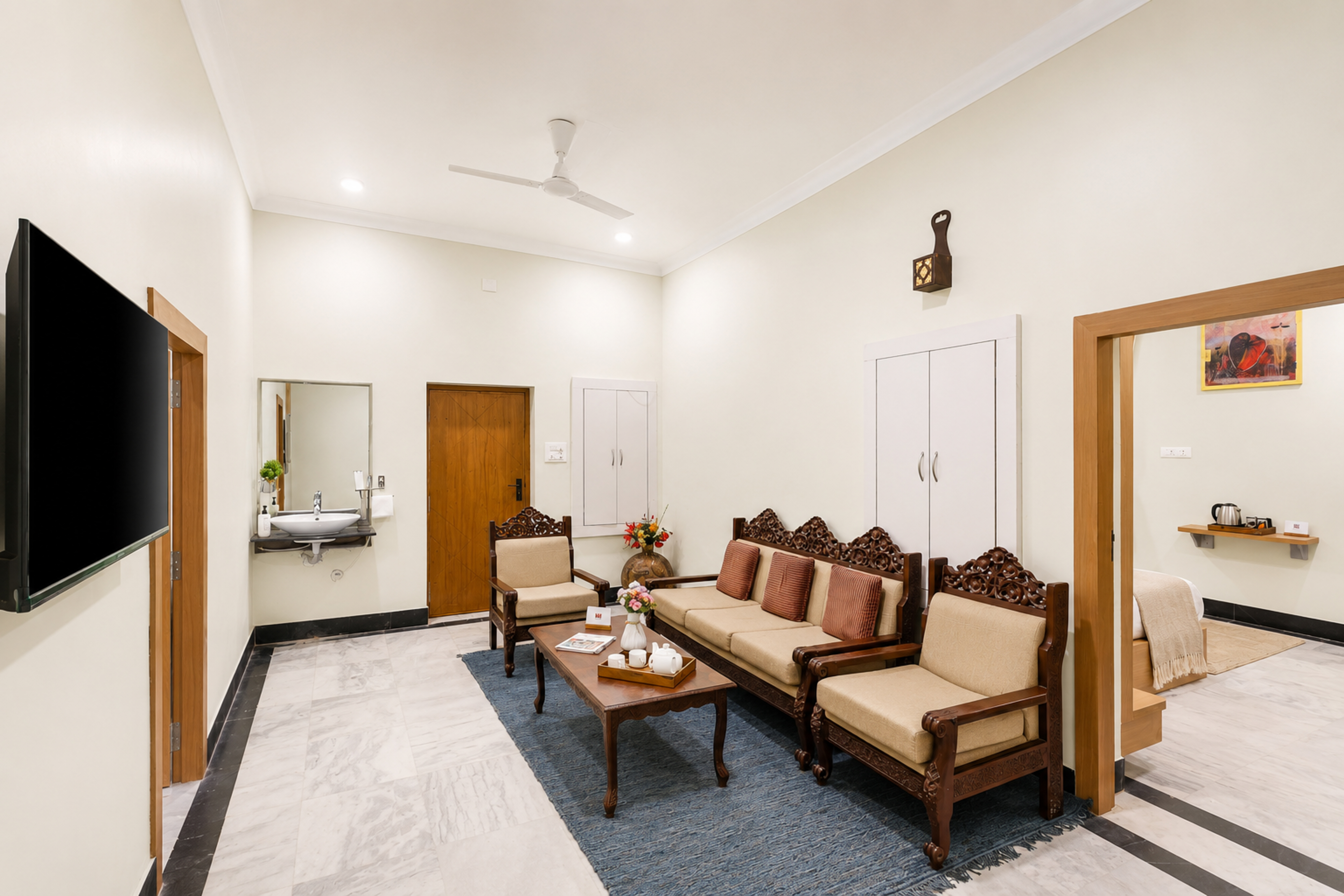 3-BHK Retreat with Bathtub, Private Pool & Garden near Karni Mata Temple — photo 17