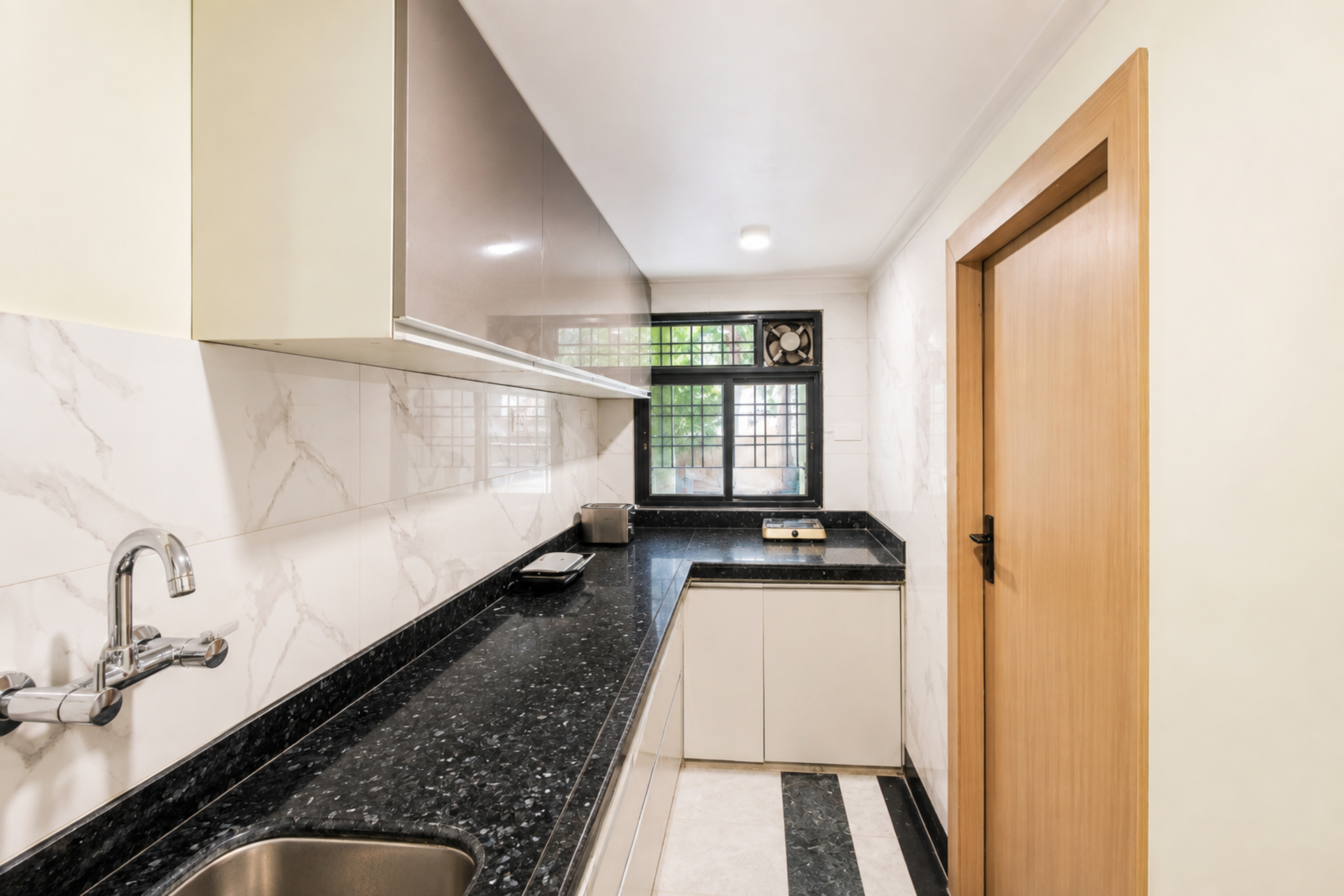 3-BHK Retreat with Bathtub, Private Pool & Garden near Karni Mata Temple — photo 18