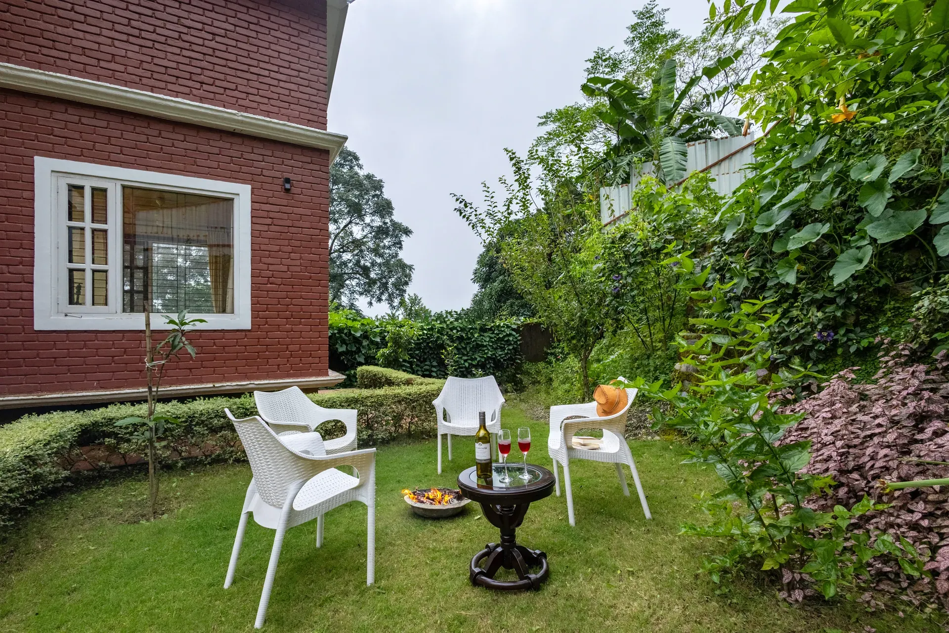 Ahilya Villa, Bhimtal - Garden