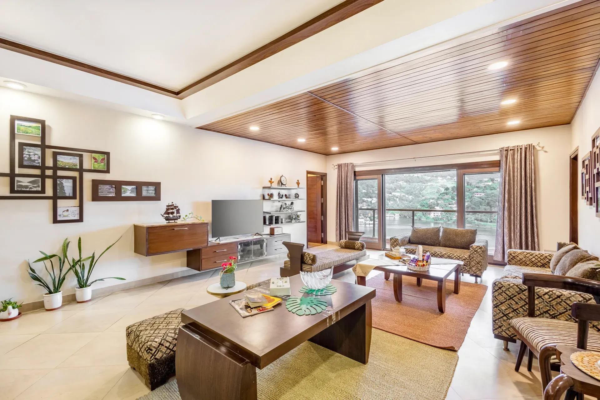 Lakeview Manor Villa, Bhimtal - Living Area