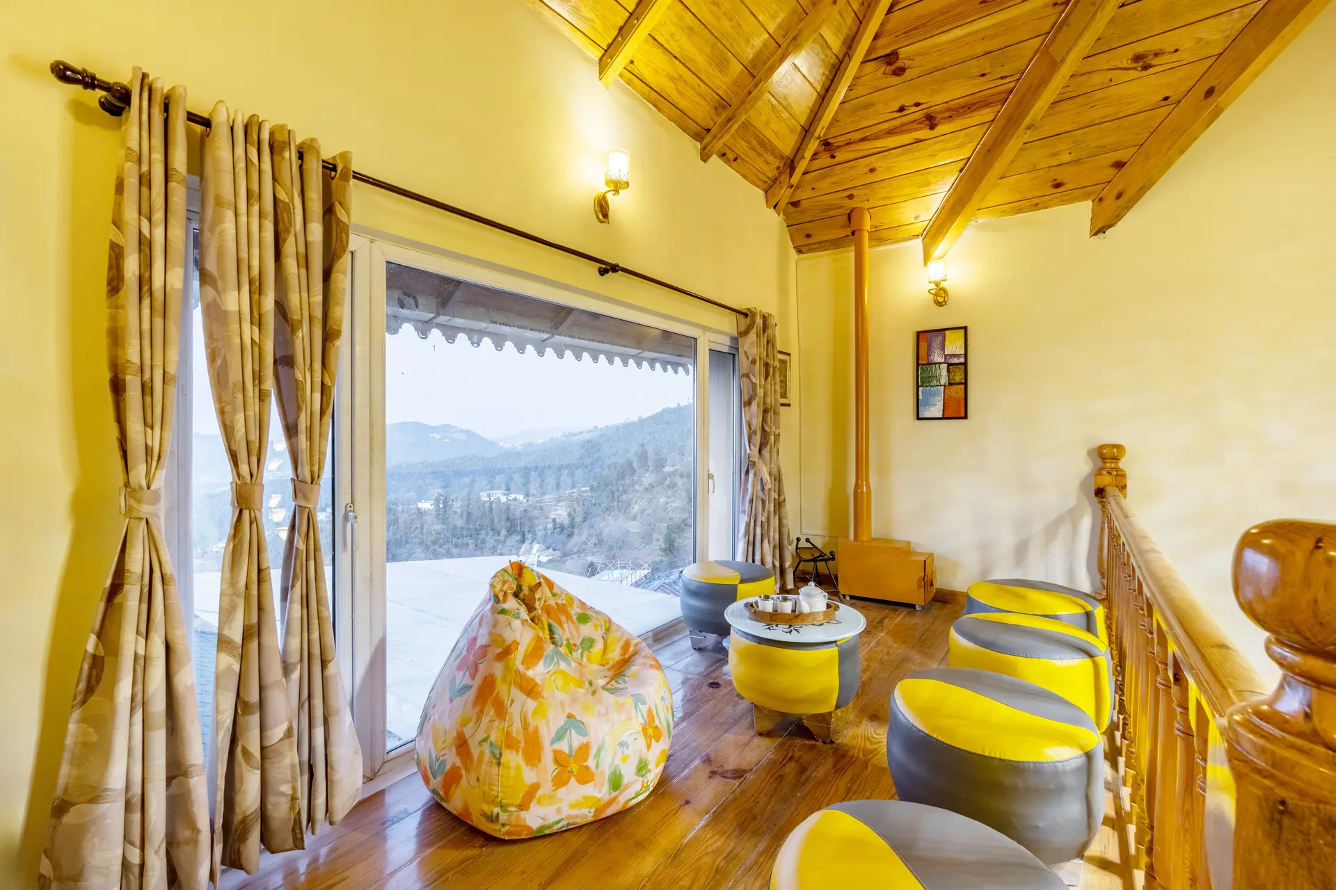 Mystwood Villa, Nainital - Lounge area