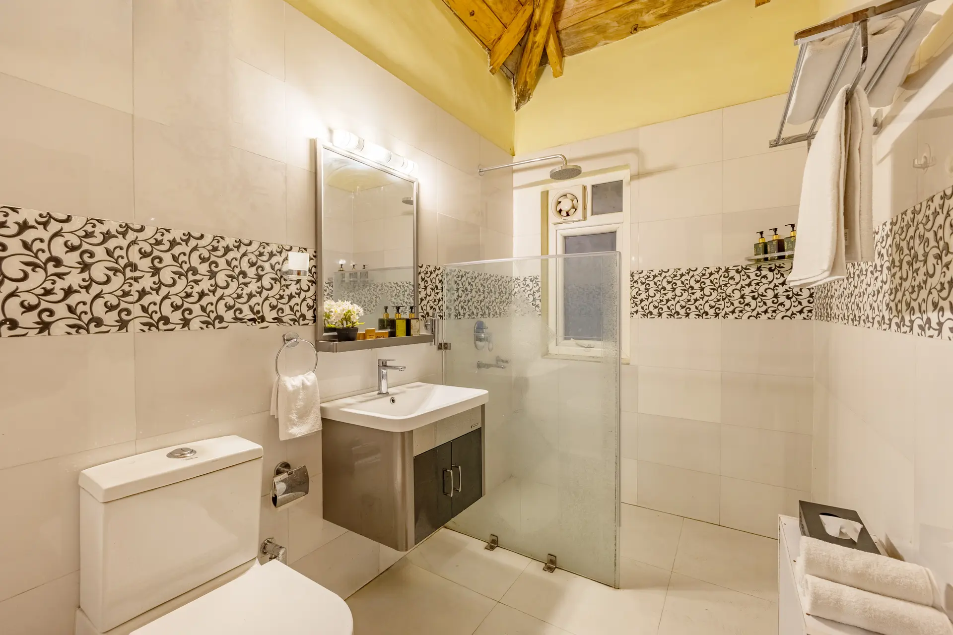 Mystwood Villa, Nainital - Bathroom