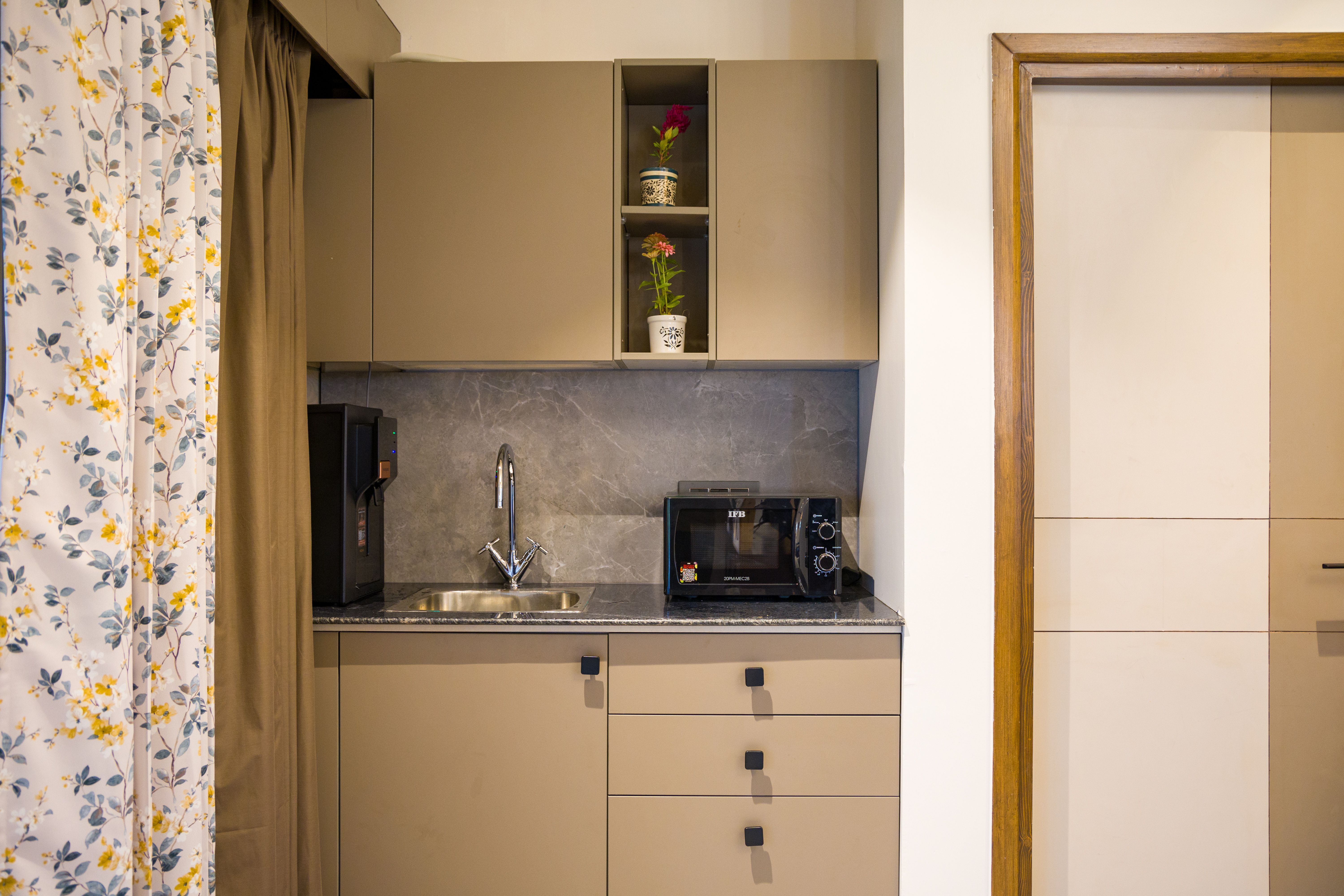 Esh Cottages Moss | Hilltop 2-BHK Retreat with Open-air Jacuzzi, Shared Garden, Pool & Cosy Lounge