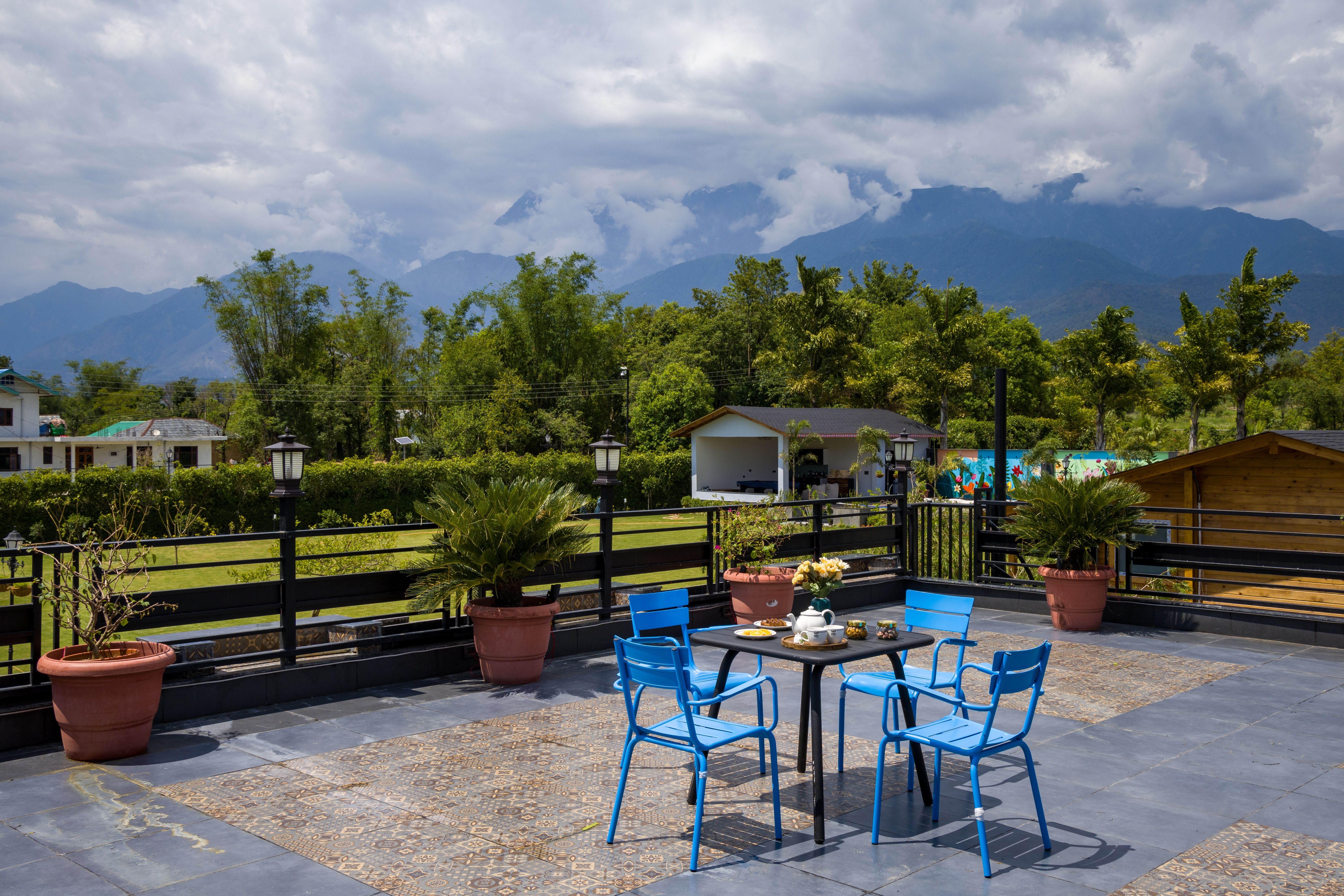 Esh Cottages Willow | Hillside 1-room Retreat With Lush Garden, Common Pool & Restaurant - Image 2