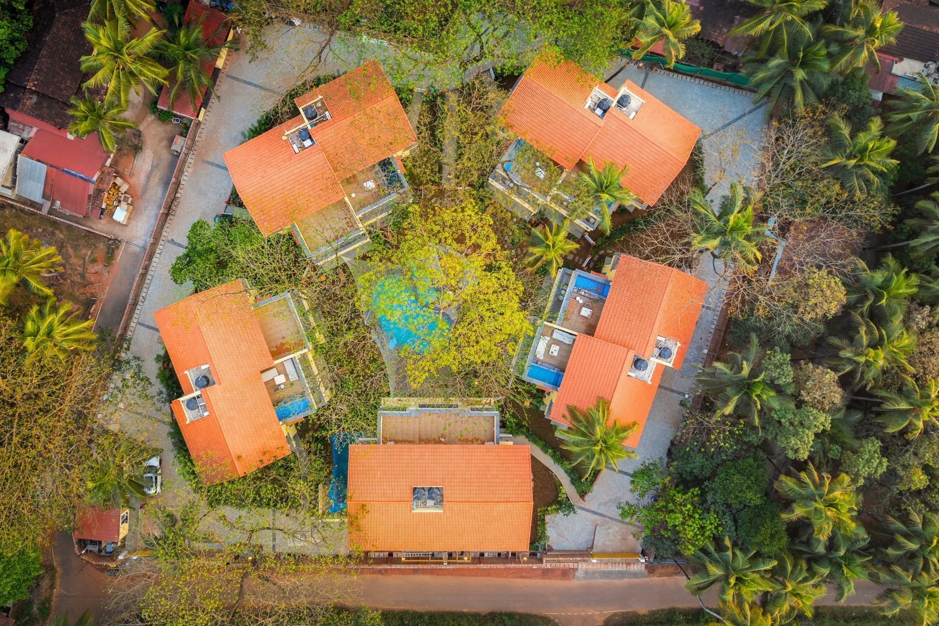 Kensho Daisy | Serene 5-BHK Villa With Private Pool, Common Pool, & Lift; Near Popular Beaches - Image 2
