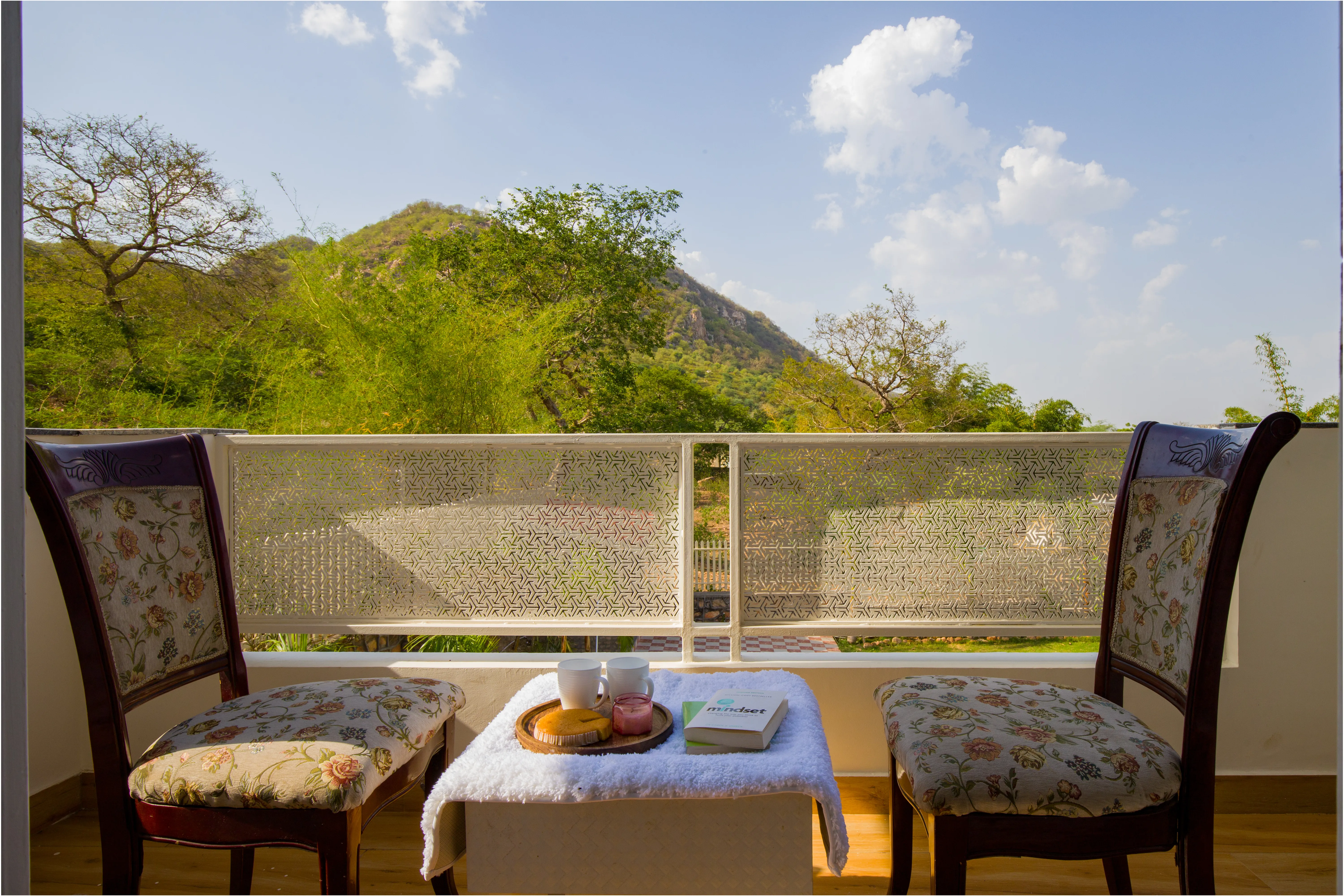 Sitting balcony room 1