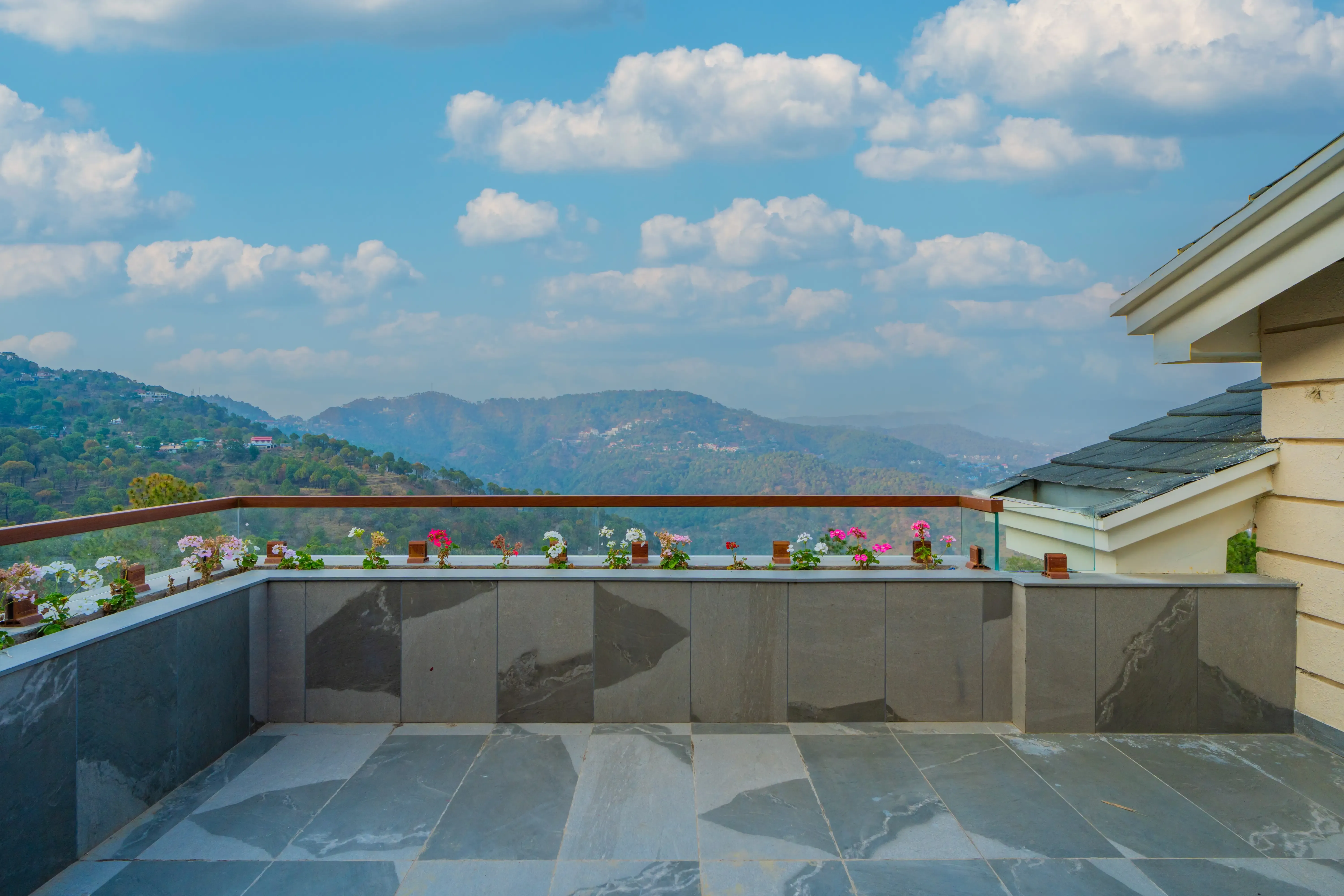 Royce Cottage, Kasauli - Terrace 