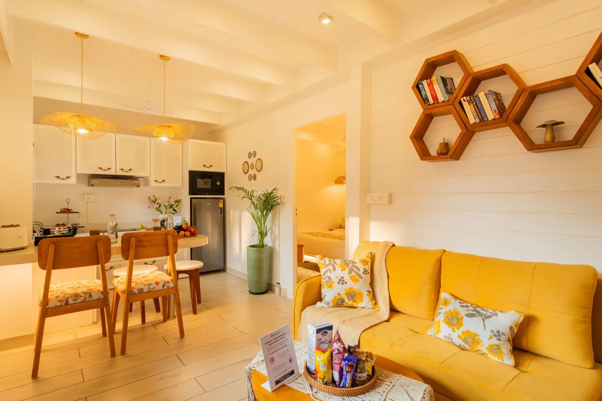 House of Neptune | 1-BHK Cottage | 10 mtrs from Ashwem Beach - Image 2