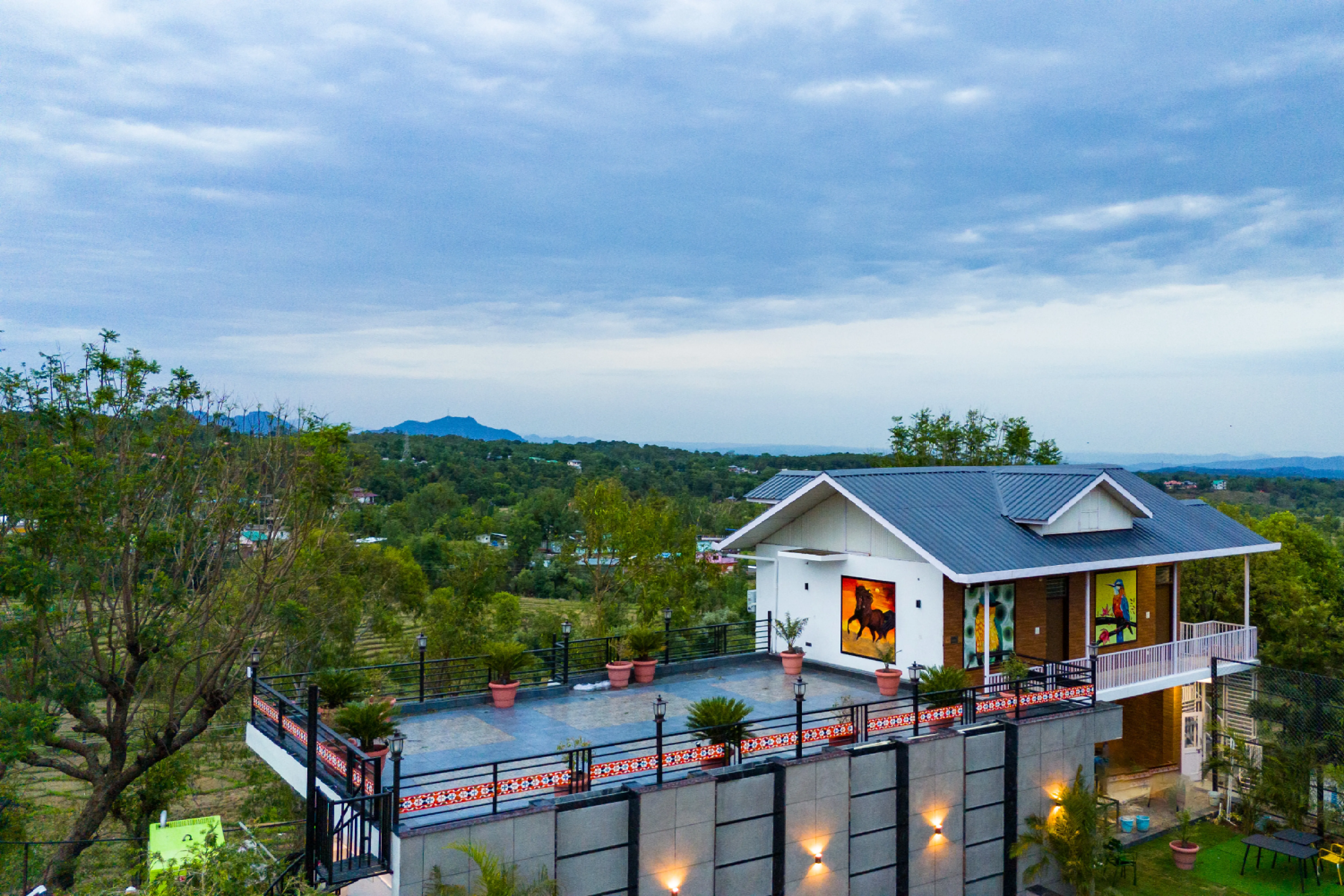Esh Cottages Willow | Hillside 1-room Retreat With Lush Garden, Common Pool & Restaurant - Image 4