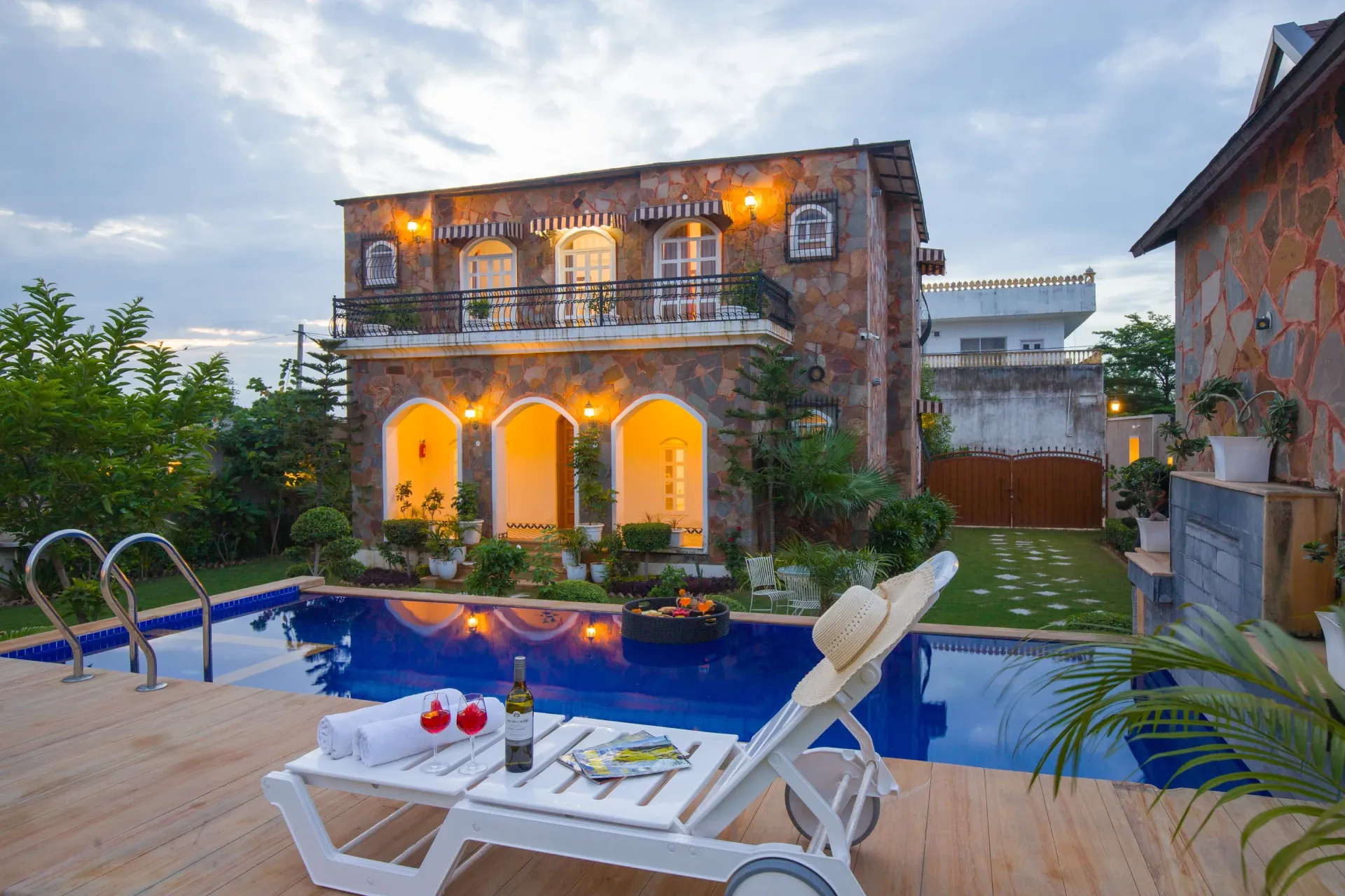 Swimming pool