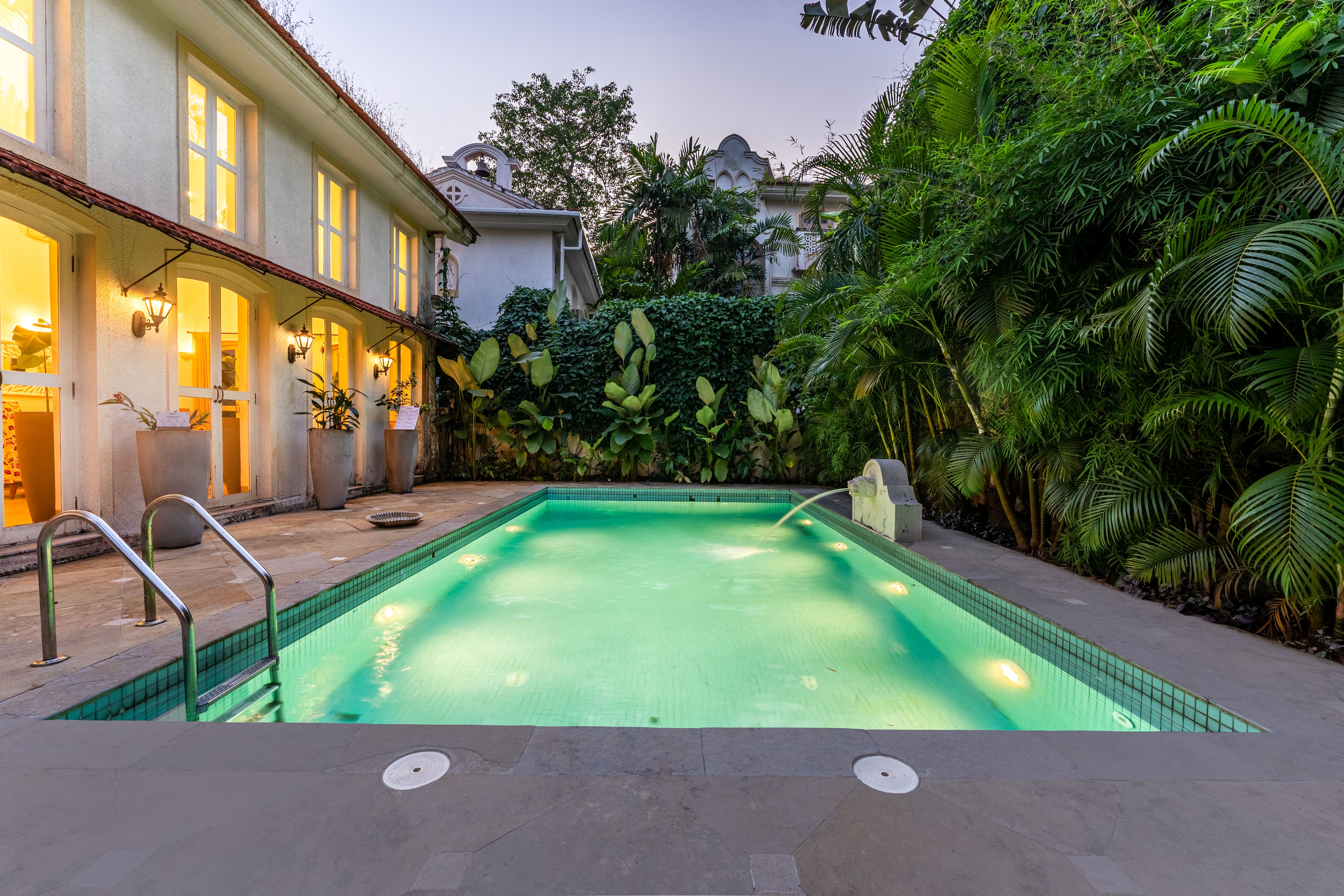 Private pool