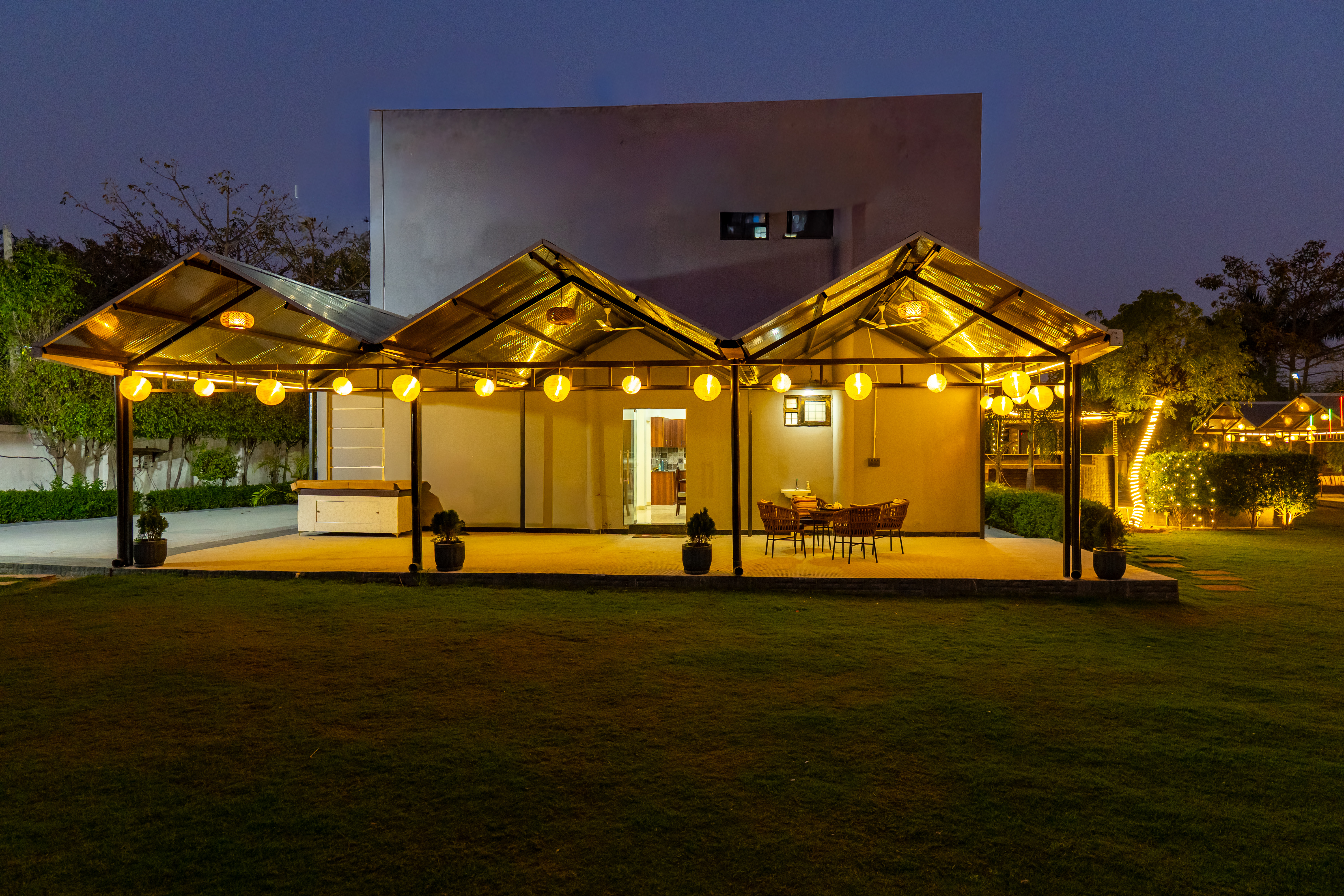 Shared verandah with sit-out