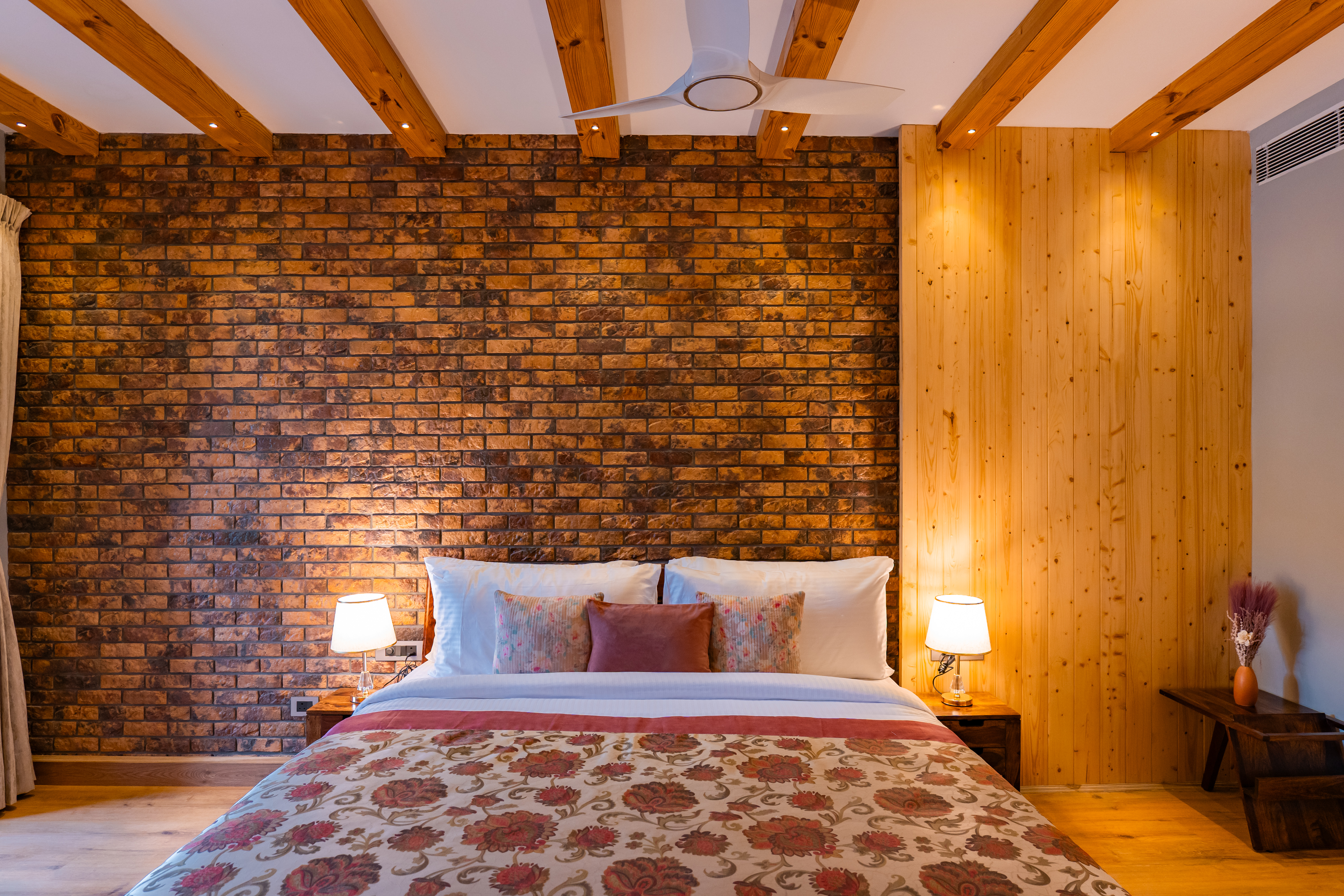 Bedroom 4: The Oakwood Suite