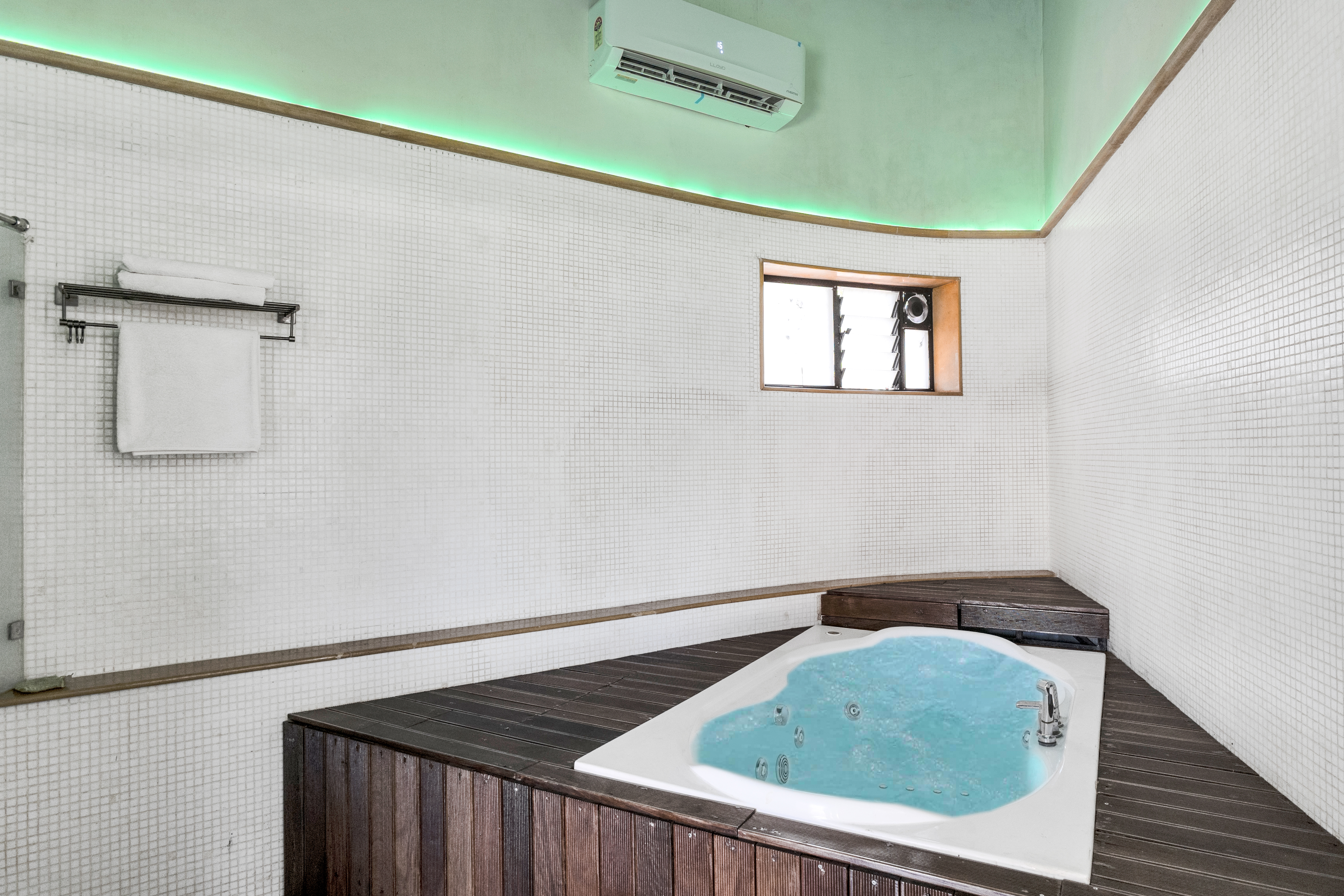 Jacuzzi