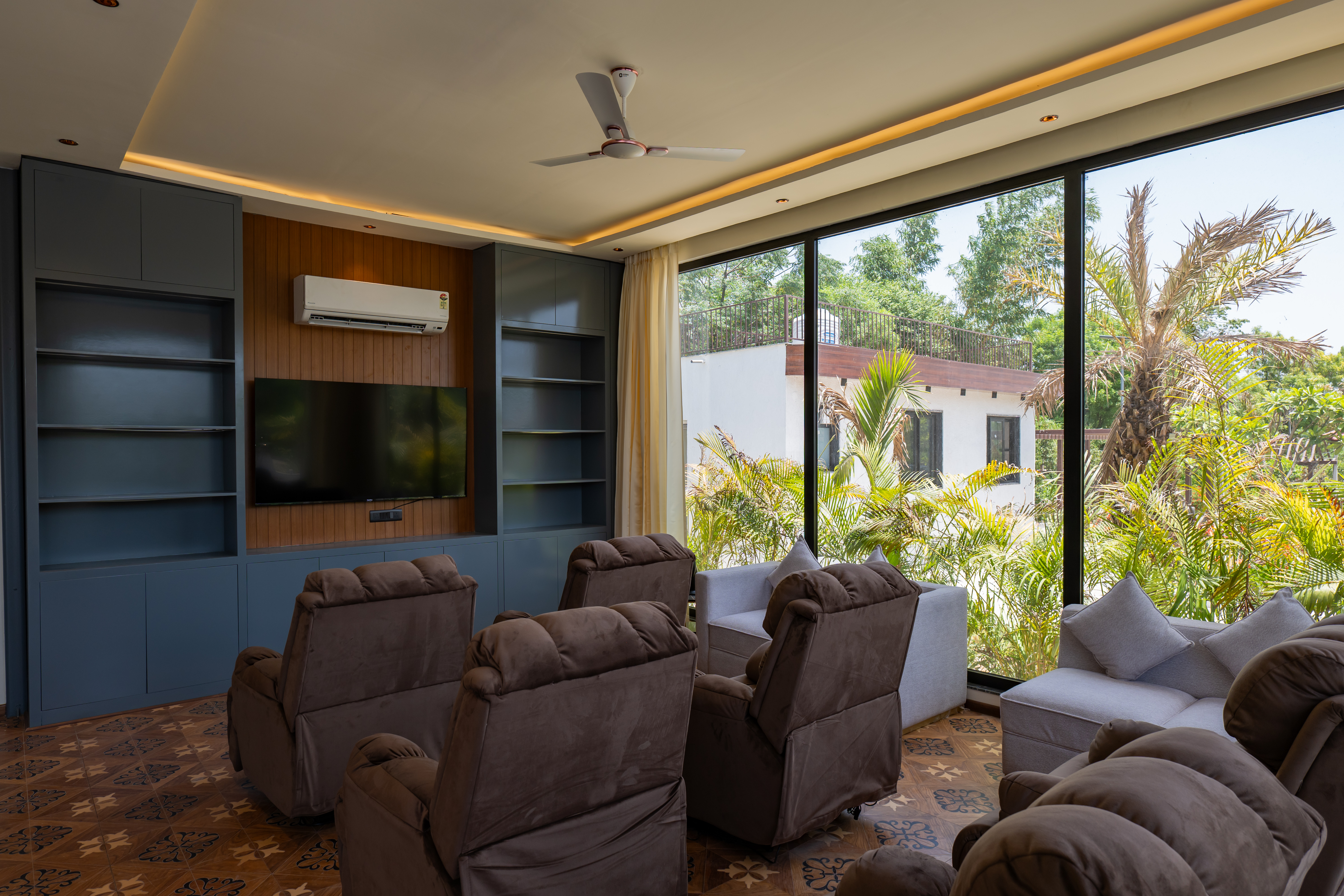 Theatre/Conference Room: The Platinum Room