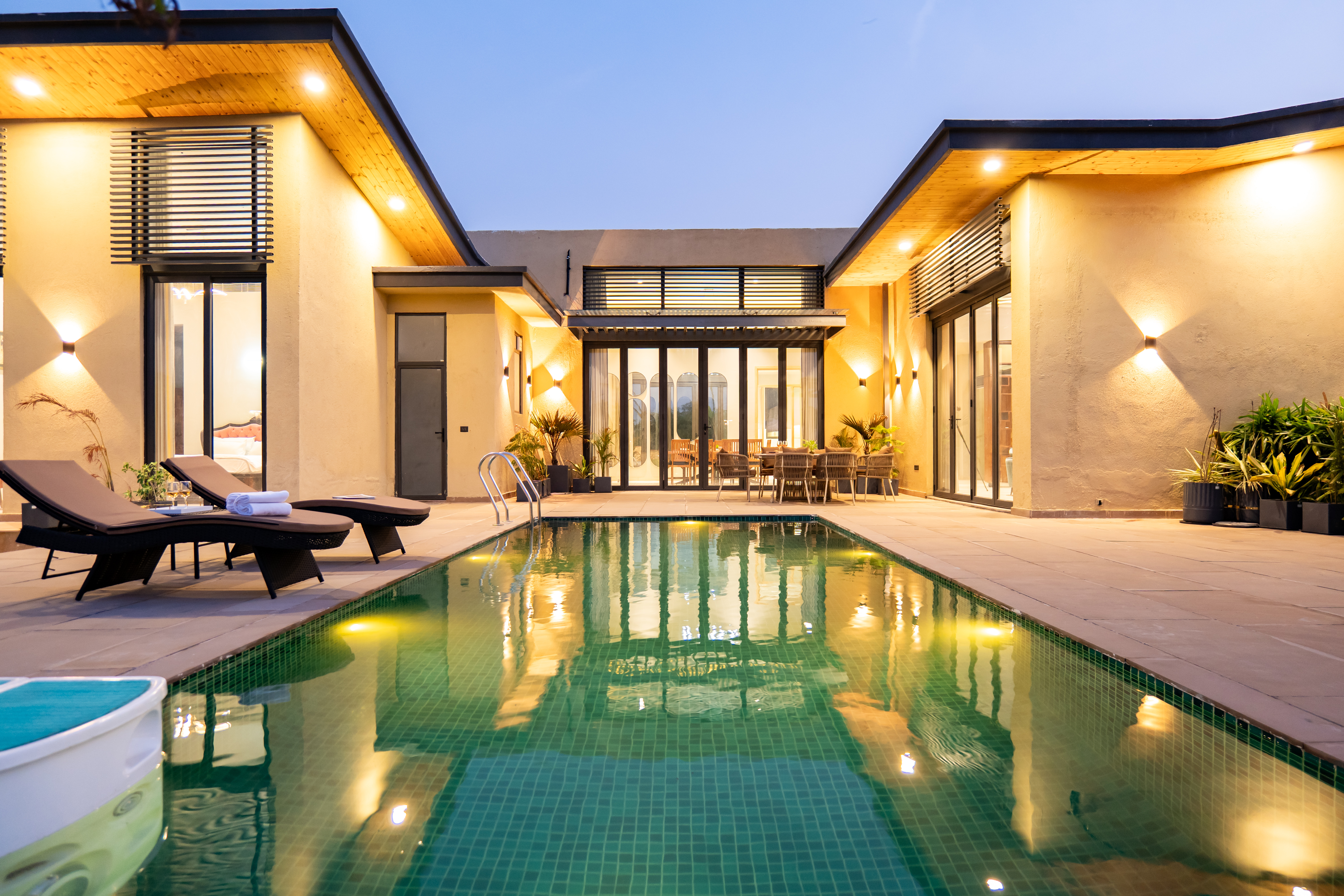 Swimming pool