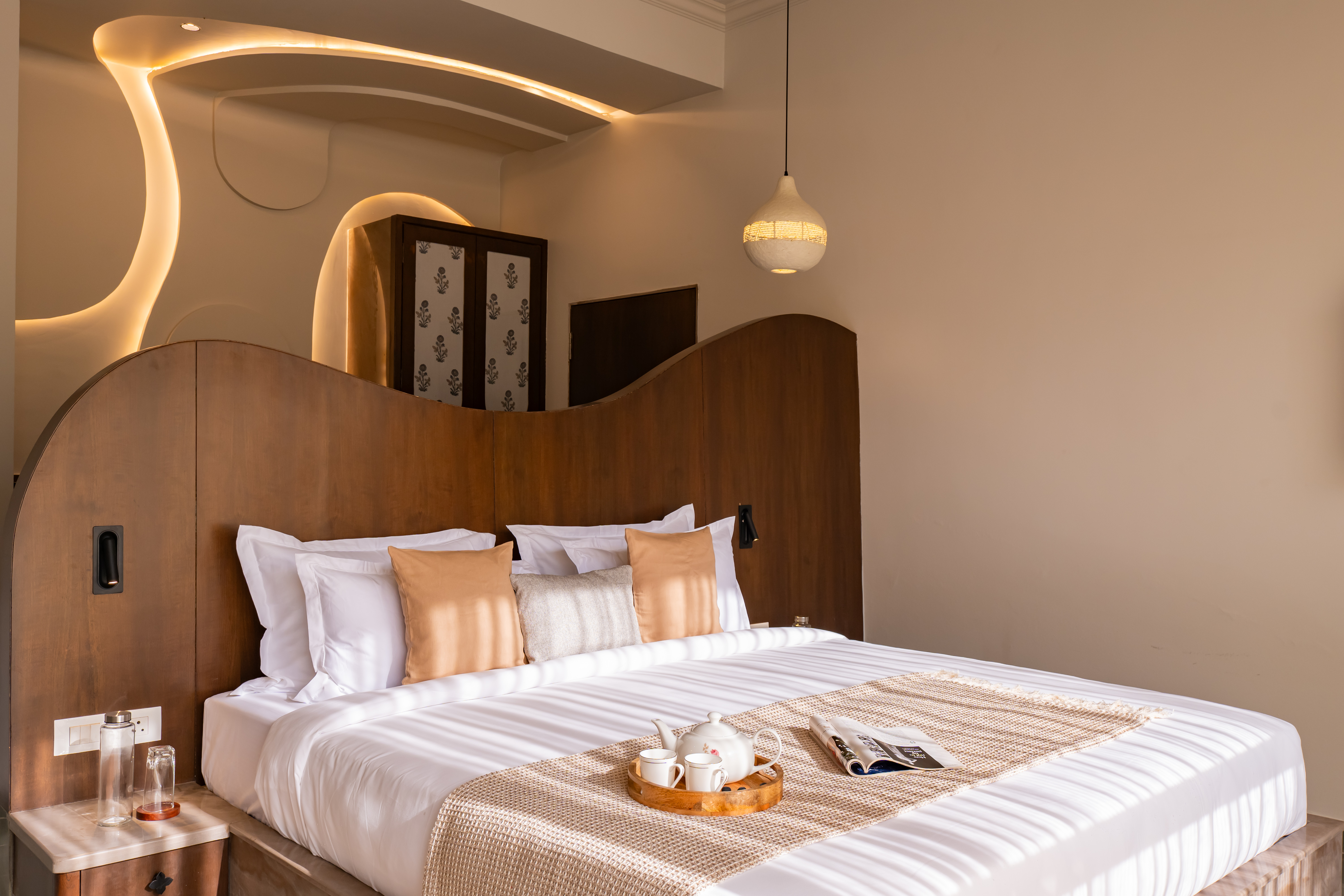 Pet-Friendly 1 room suite in a resort with pool and Aravalli Hills view — photo 8