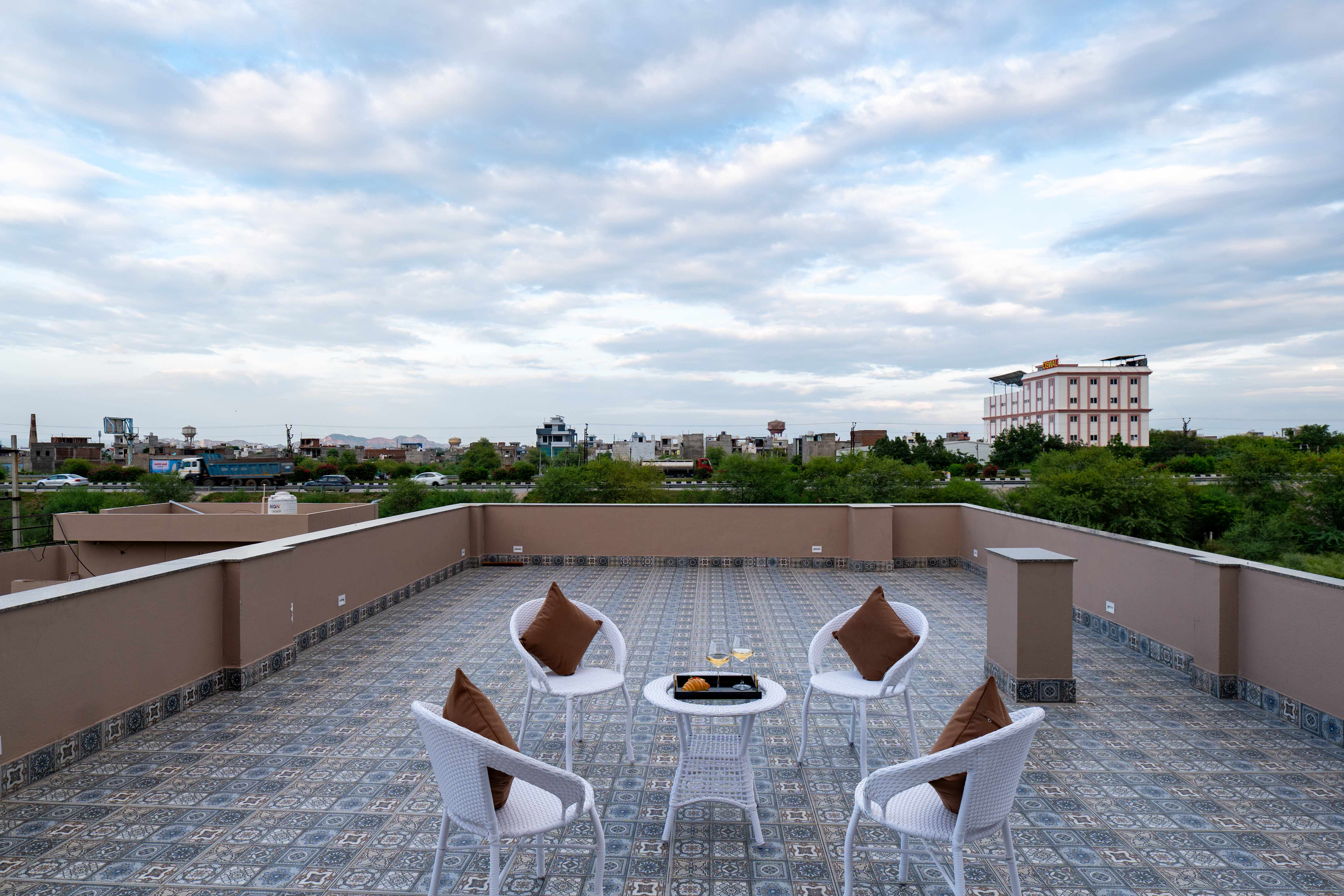 6-BHK Villa with Private Pool, Spacious Lawn, Terrace & Poolside Gazebo — photo 37
