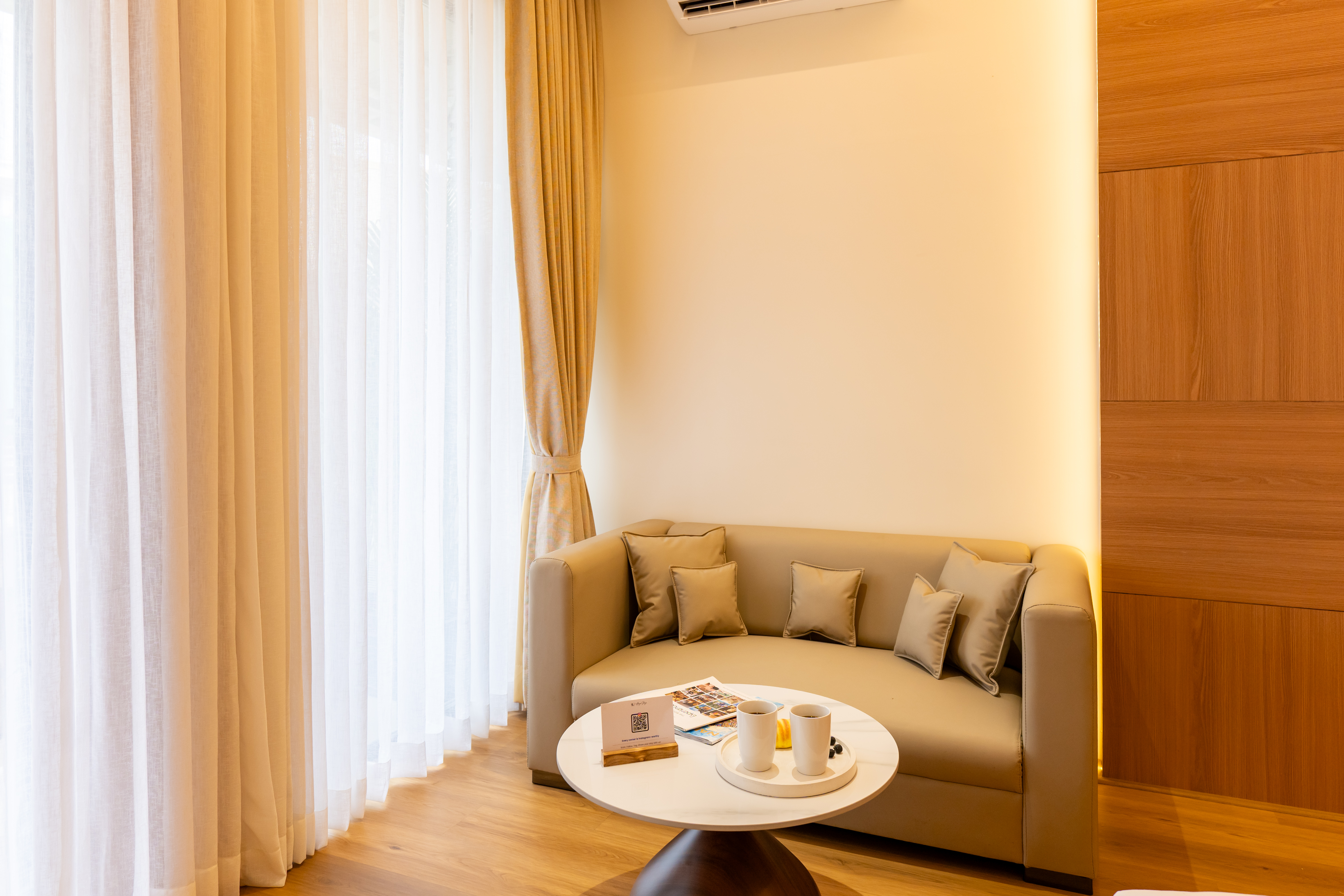 Twin beds Room with Balcony Near Popular Restaurants, Bars & Clubs — photo 15