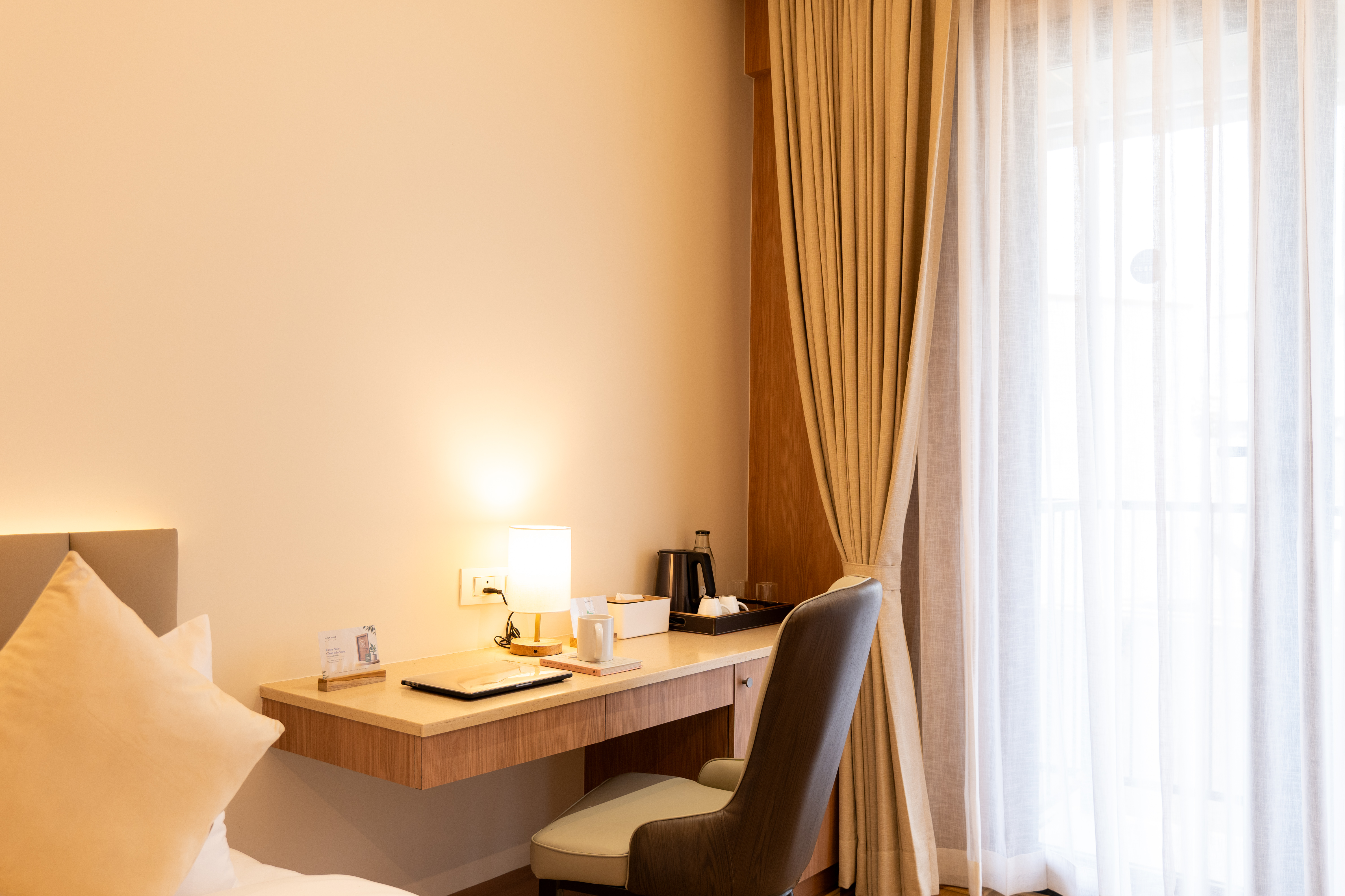 Twin beds Room with Balcony Near Popular Restaurants, Bars & Clubs — photo 13