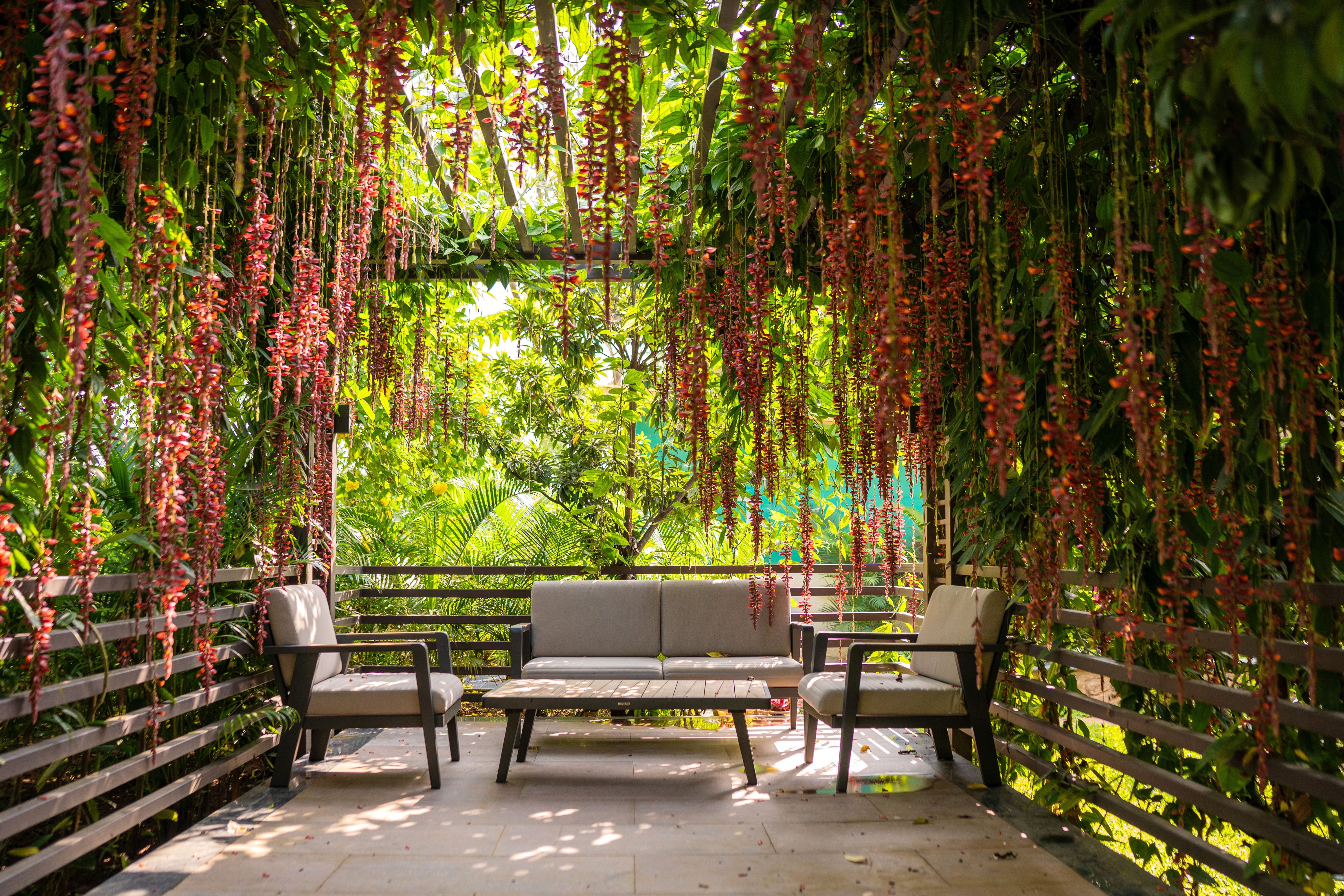 Sit-out area