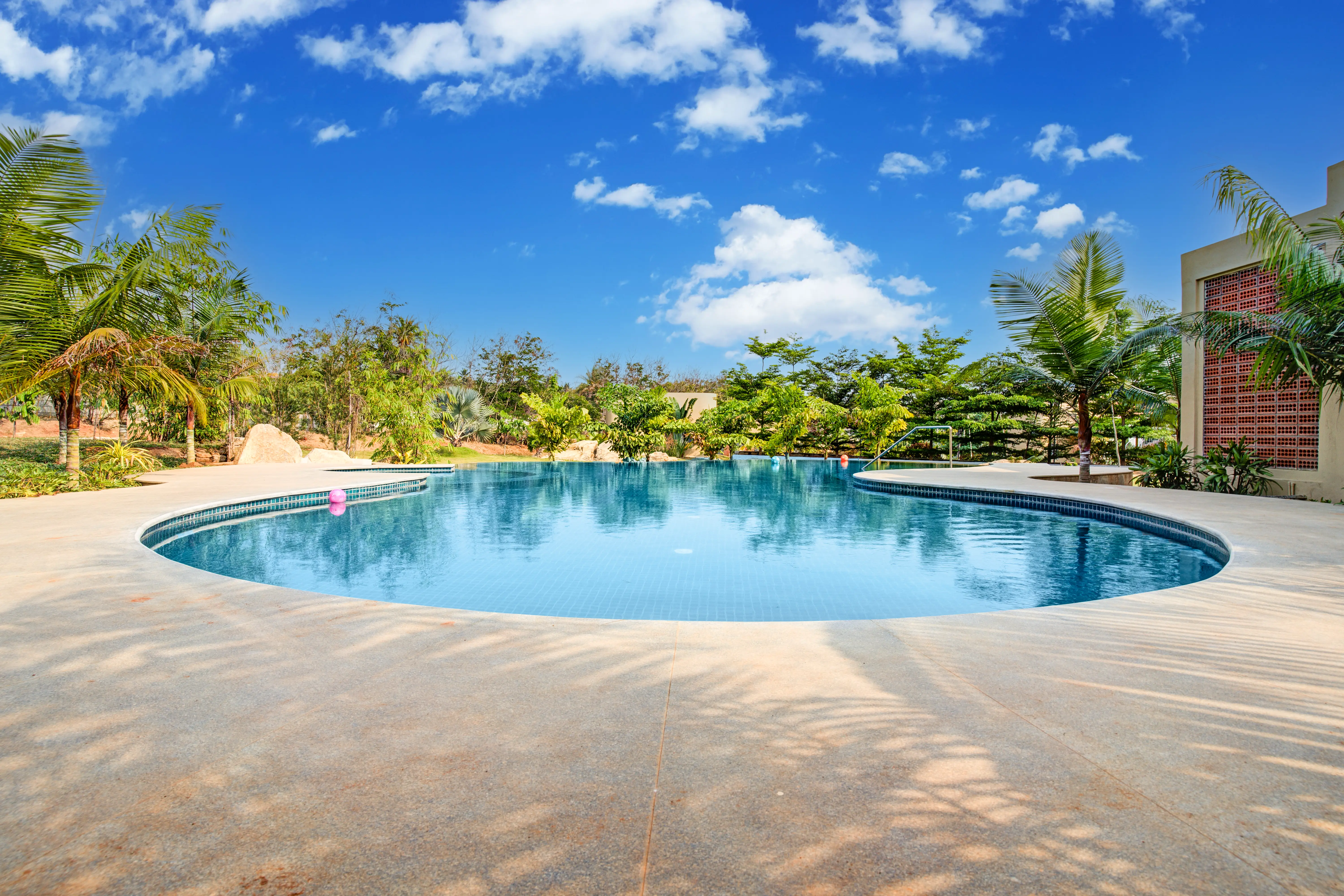 Swimming pool