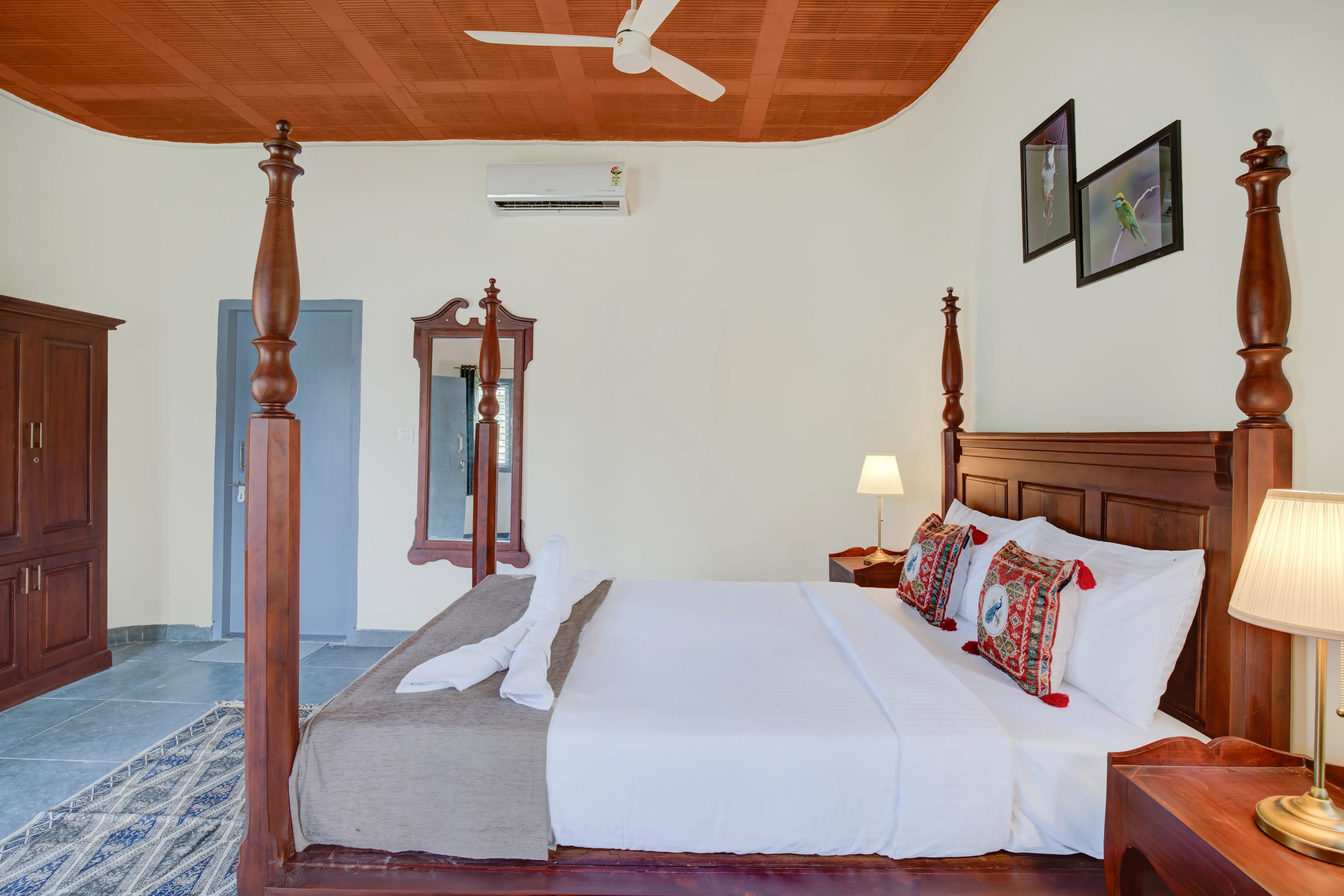 Urvi Terra Luxe Suite, Bangalore - Bedroom 1