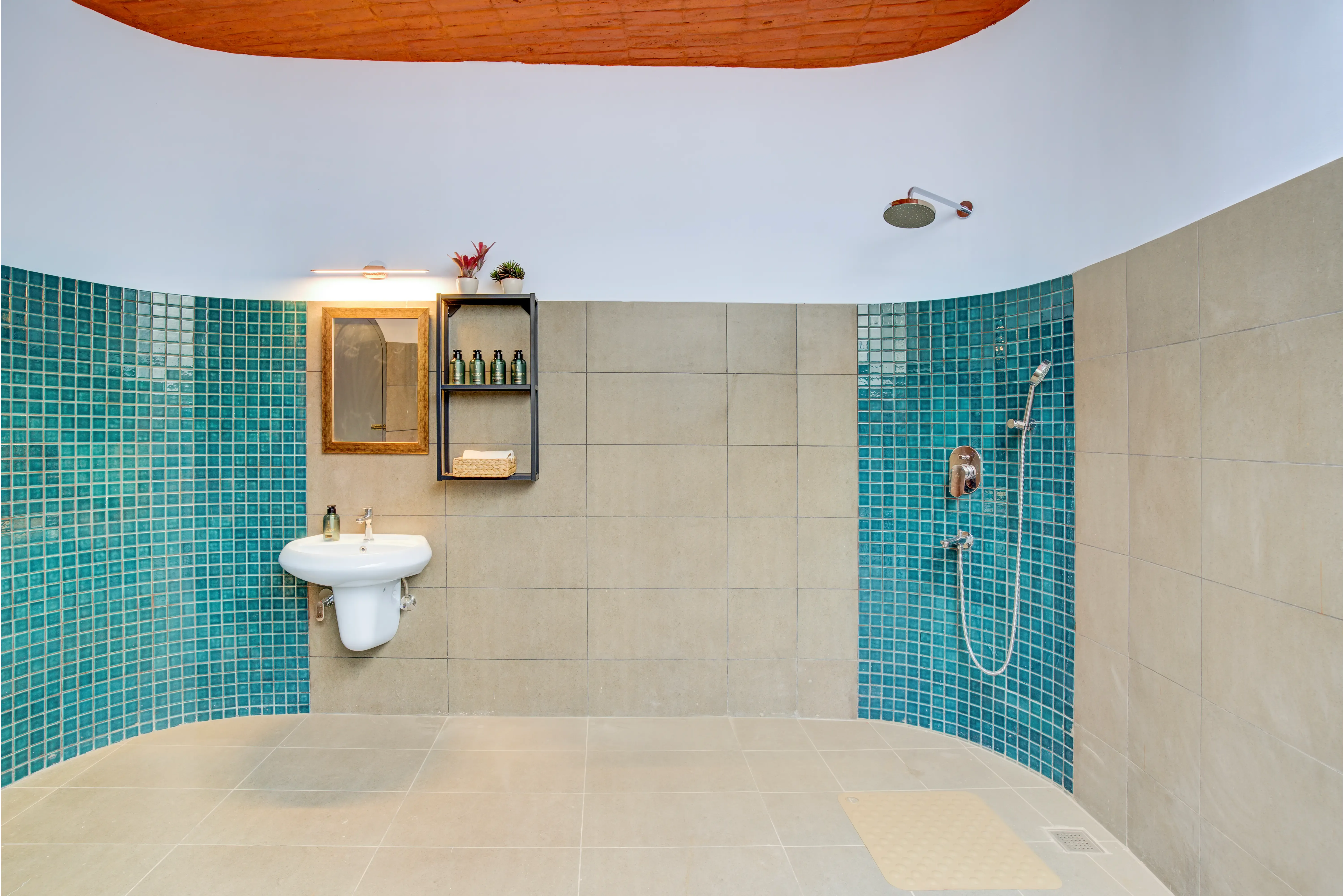 Urvi Terra Luxe Suite, Bangalore - Bathroom