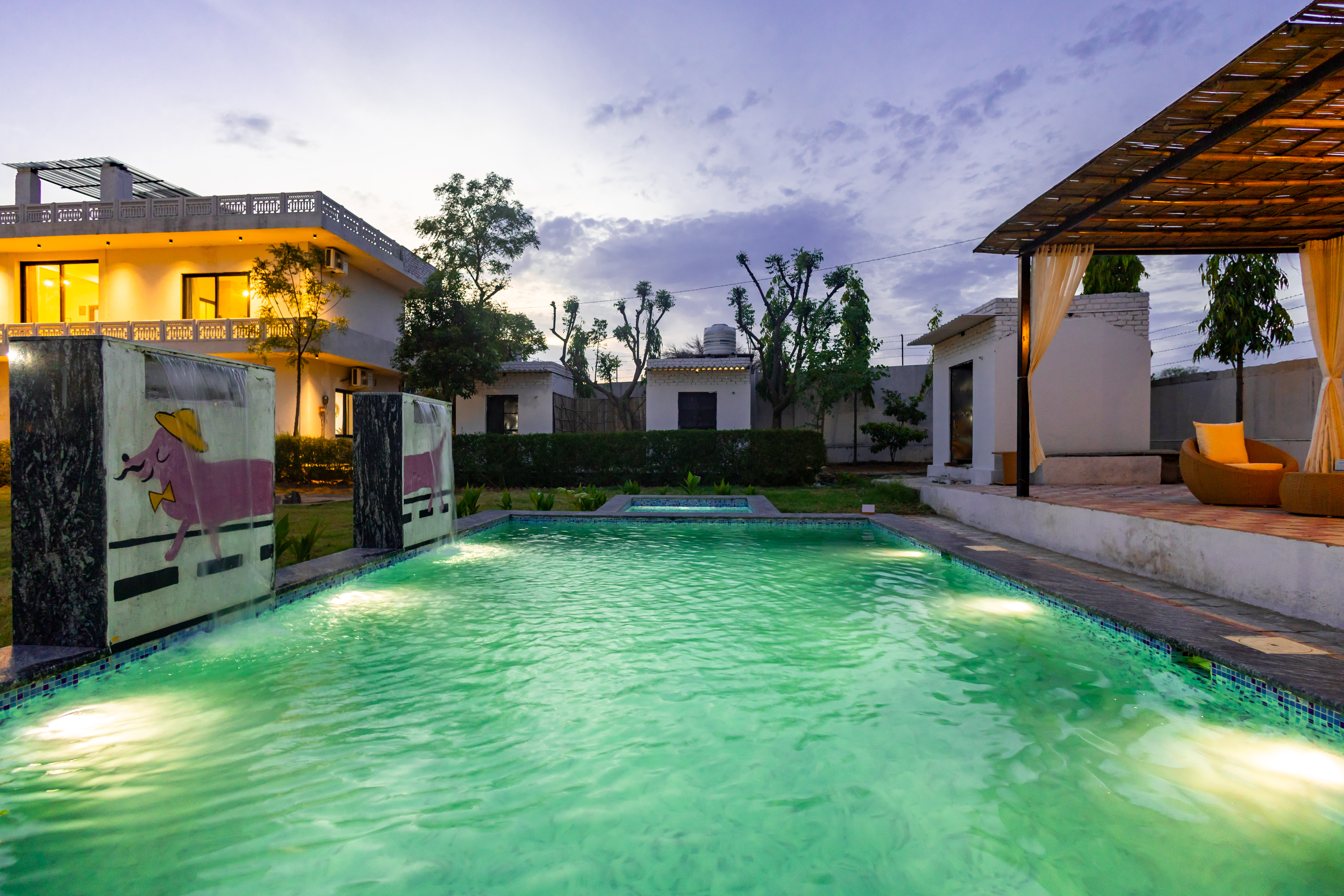 Swimming pool
