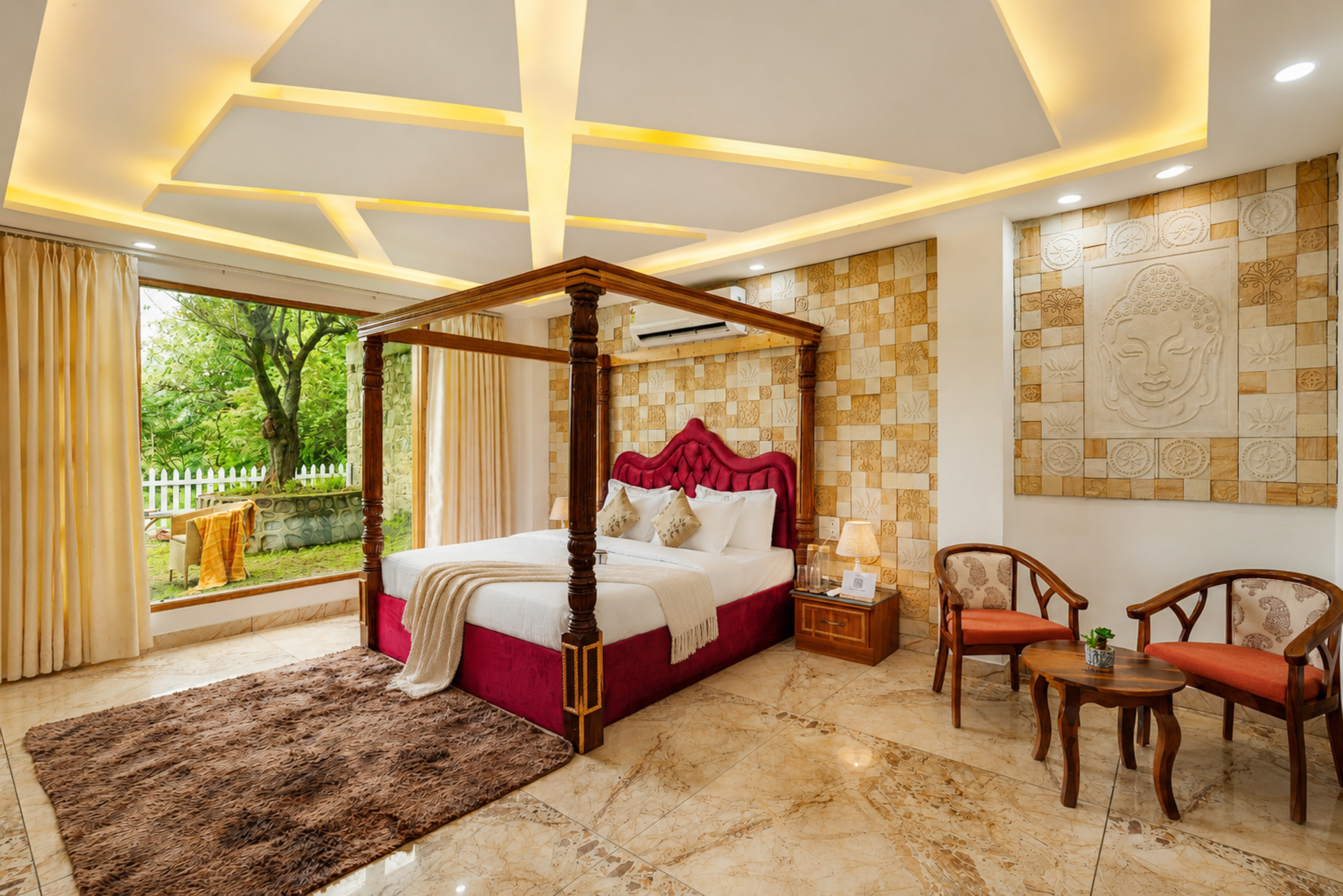 Luxury Pet-Friendly Room with Private Balcony, Hill Views, Shared Pool Table & Restaurant — photo 11