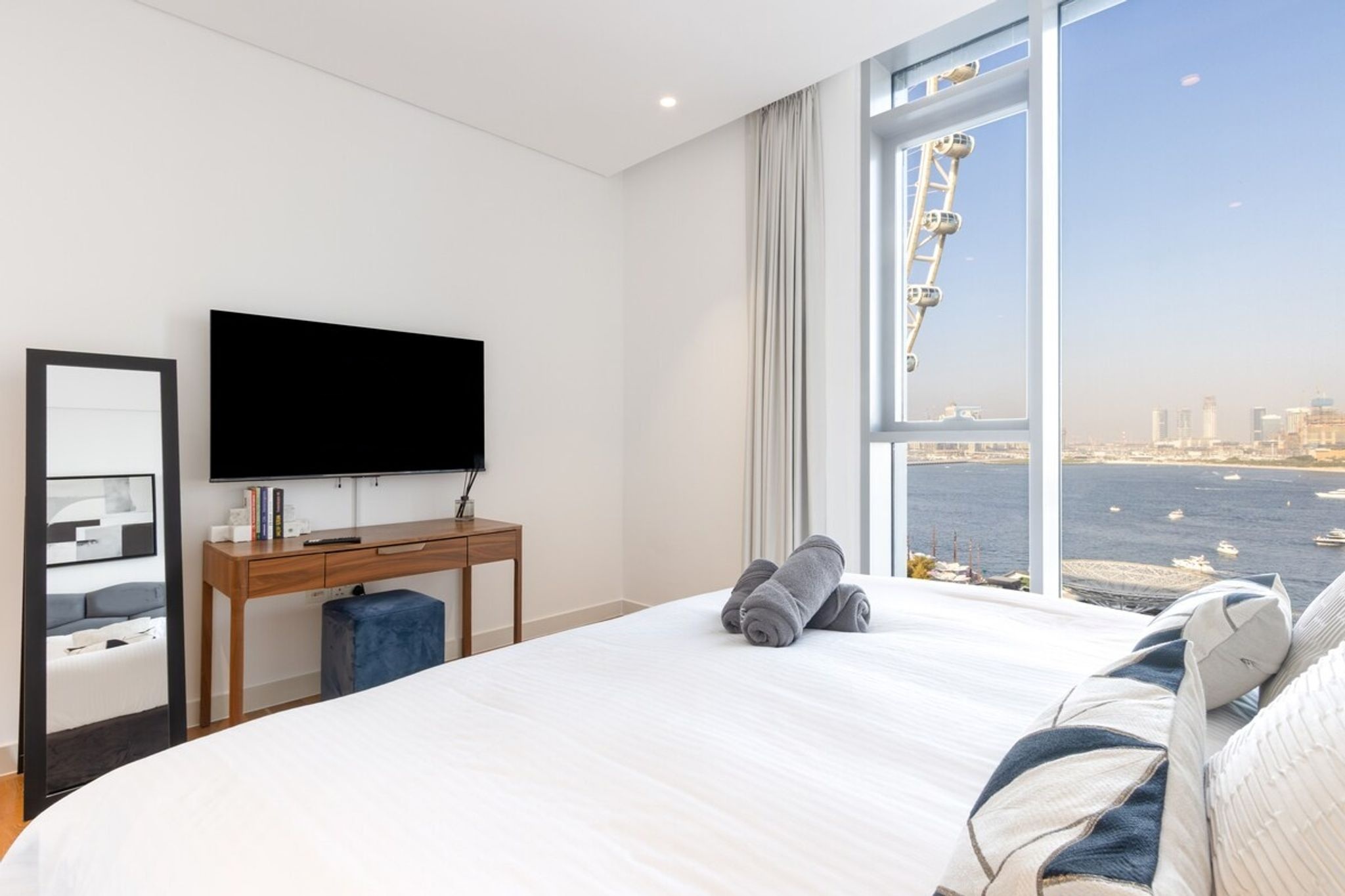 Luxury 2BR with Sea, Ain Dubai & Skyline Views — photo 14