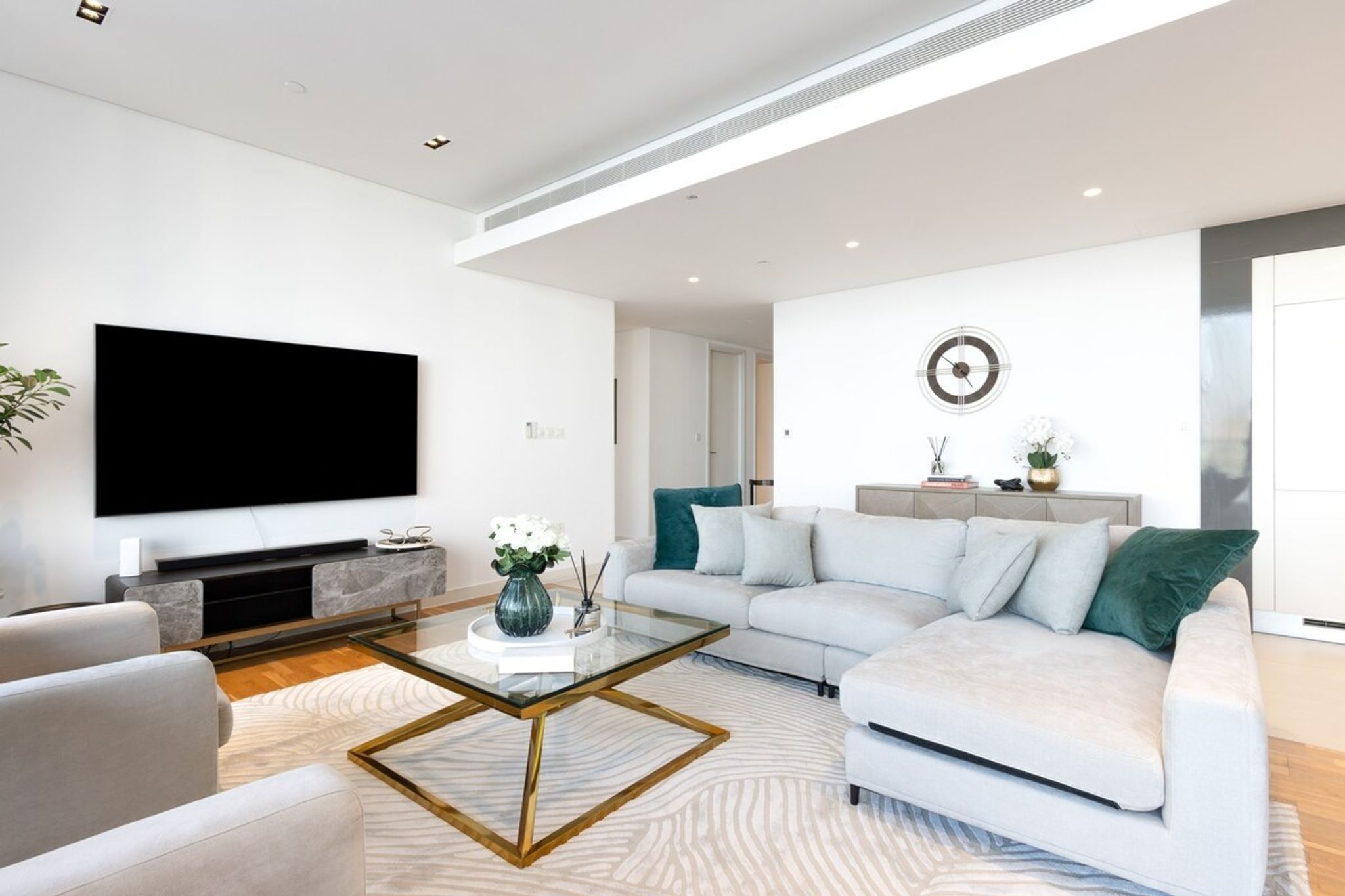 Luxury 2BR with Sea, Ain Dubai & Skyline Views — photo 6