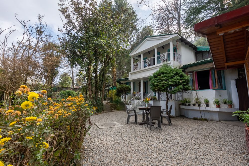 The Hive Cottage Ramsay 1 Couple Suite at Hillside Resort With Restaurant, & Outdoor Seating