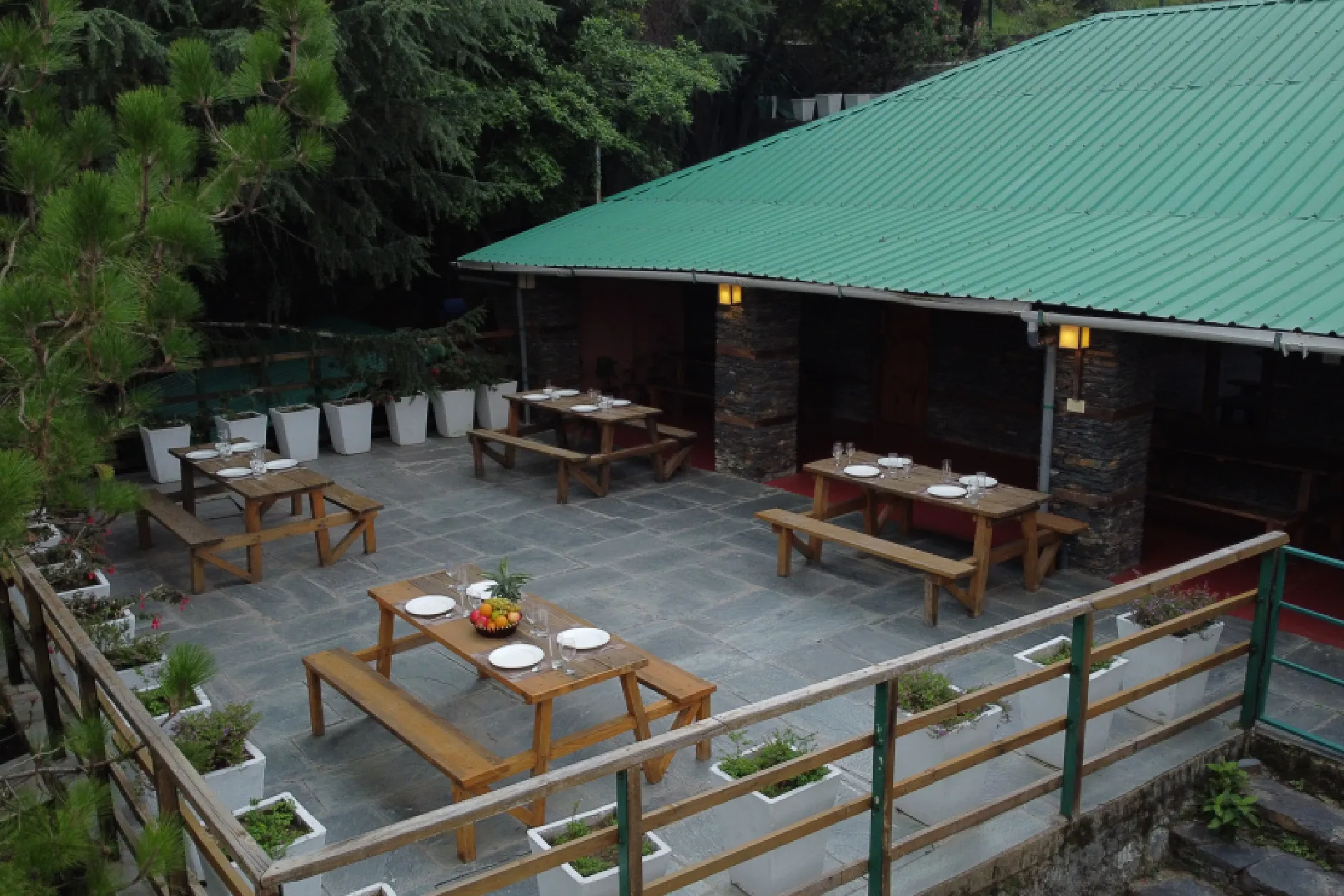 Suro Woodbine Chalet, Shimla - Restaurant Area